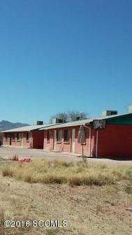Great 2 bedroom units with full sized washer/dryer hook ups inside units.Lots of outdoor space with wonderful views. Small enclosed yard. Close to freeway and schools.