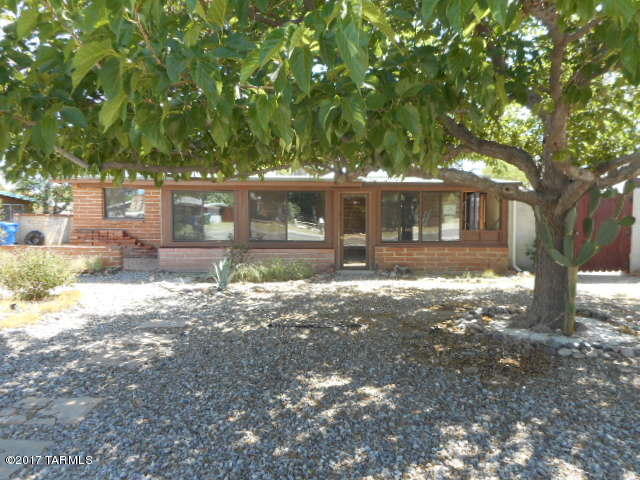 Great opportunity to own this Single Family Residence with Guest Quarters.
Main house offers spacious living area, kitchen with all appliances, dining area and 3 bedroom, 1 bath. Guest Quarters offers a studio, small kitchenette and bathroom. Extra Room can be used as an AZ Room. Large back yard is completely fenced, has covered patio and a storage shed.