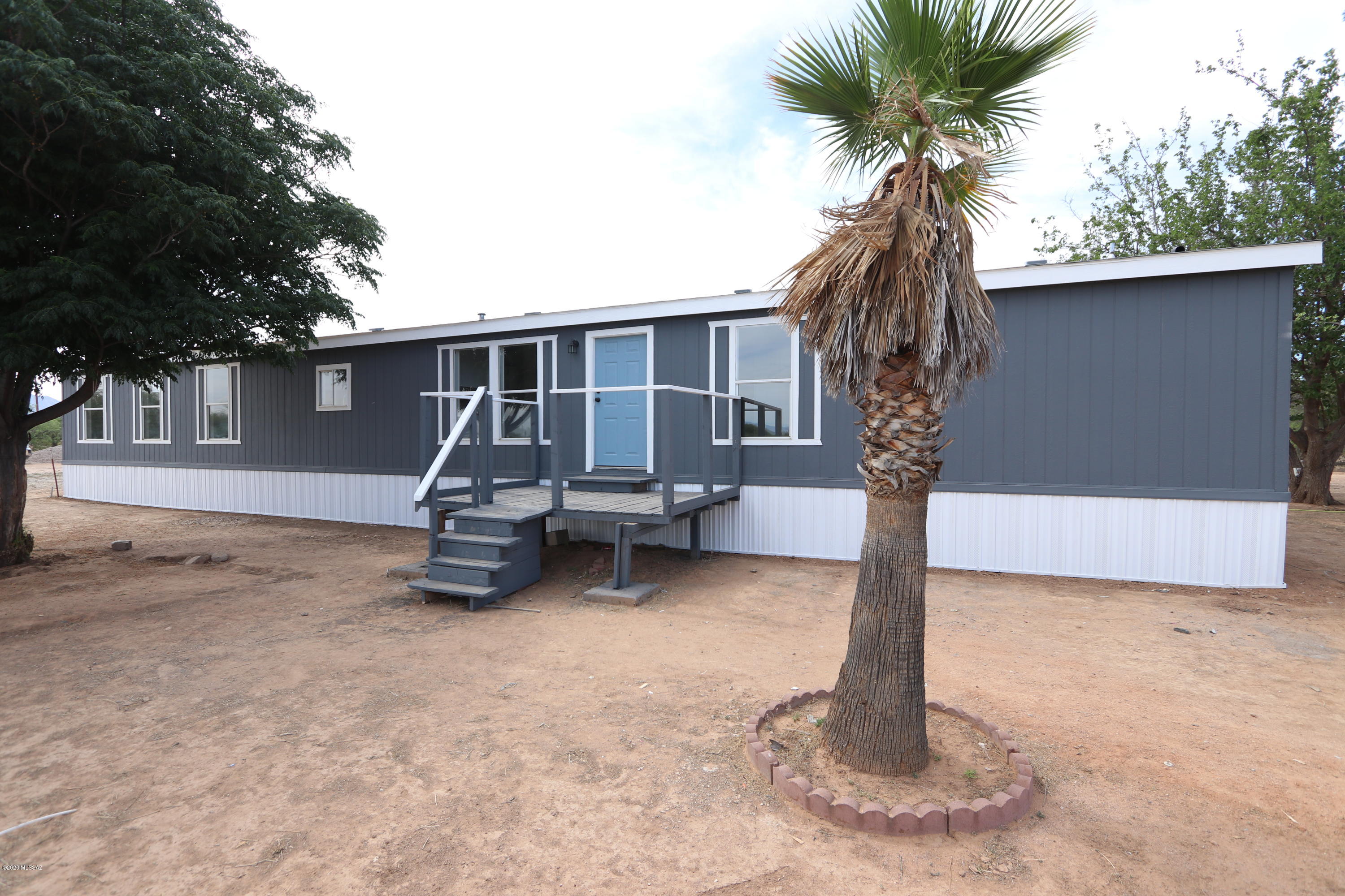 Outstanding manufactured home with contemporary interior