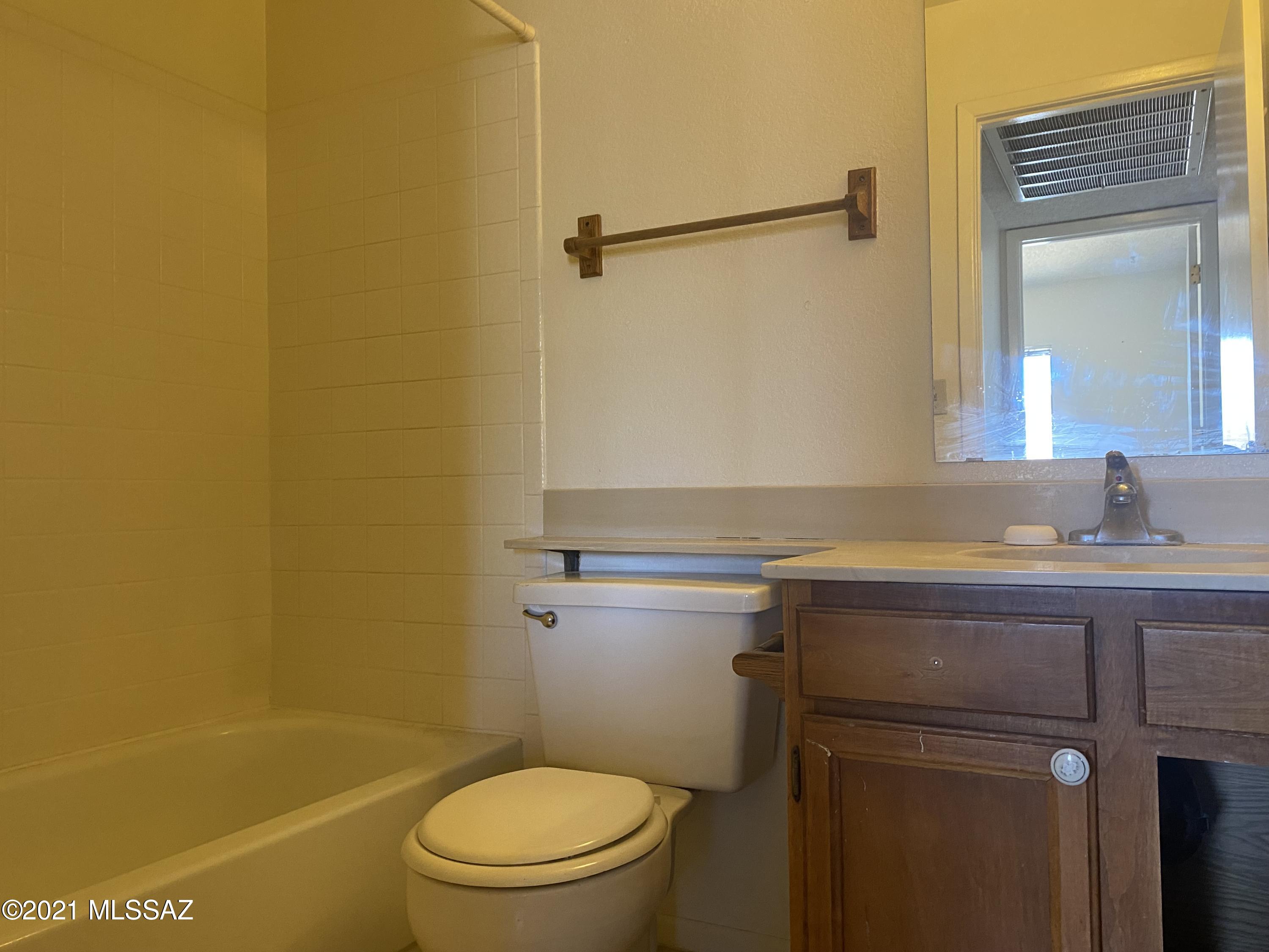 Woodland Place Condominiums (101-152, 201-252) - Residential