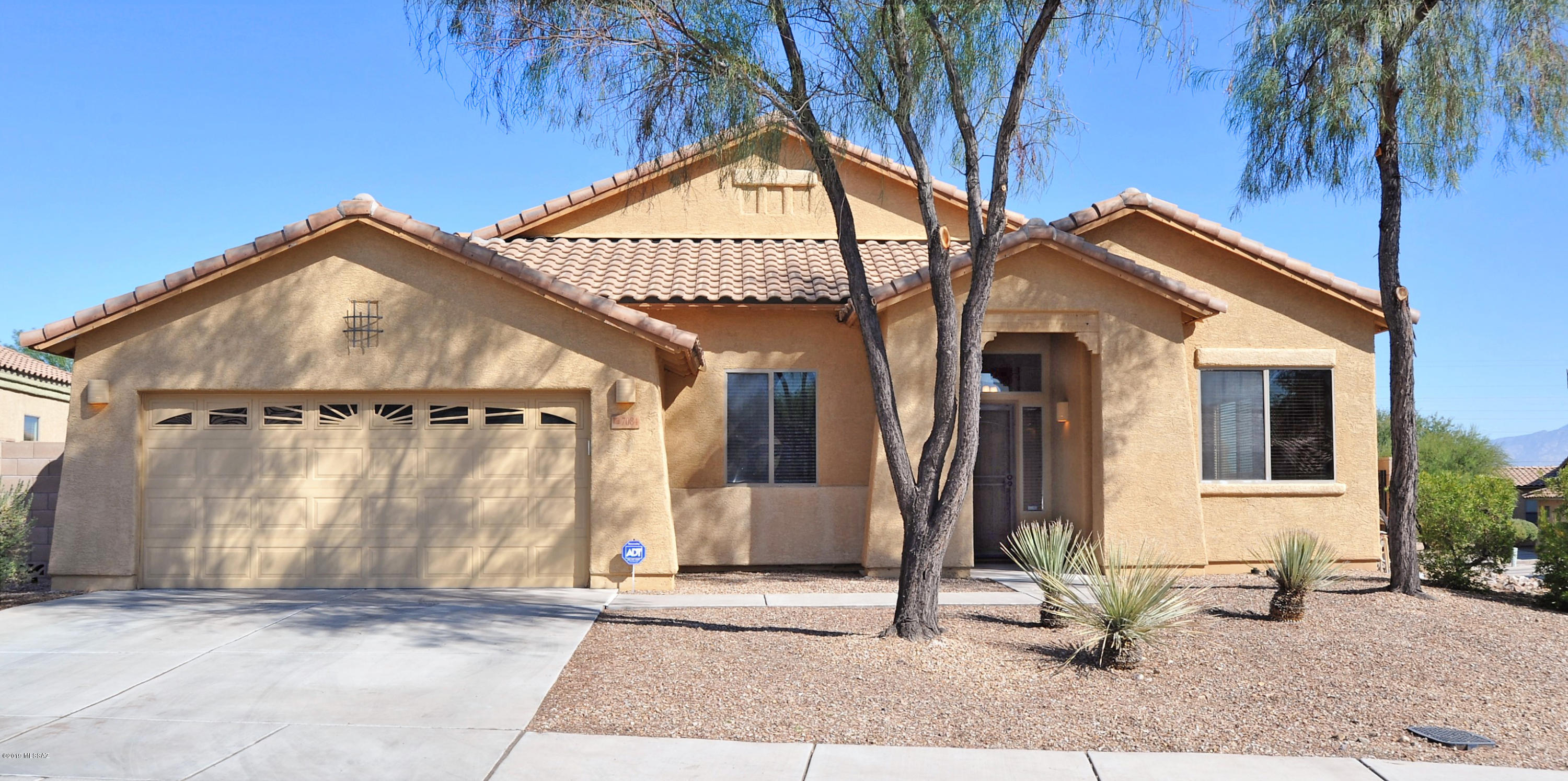 Range price $285,000-$315,000. This is a beautiful home located in sought after Continental Reserve neighborhood. It features soaring 10 foot ceilings, gorgeous cabinets, granite counters and upgraded fixtures throughout. The large master suite has a shower and separate tub. Enjoy the spacious east facing landscaped back yard with turf and covered patio. Don't miss this great home on a cul de sac lot in a wonderful location!