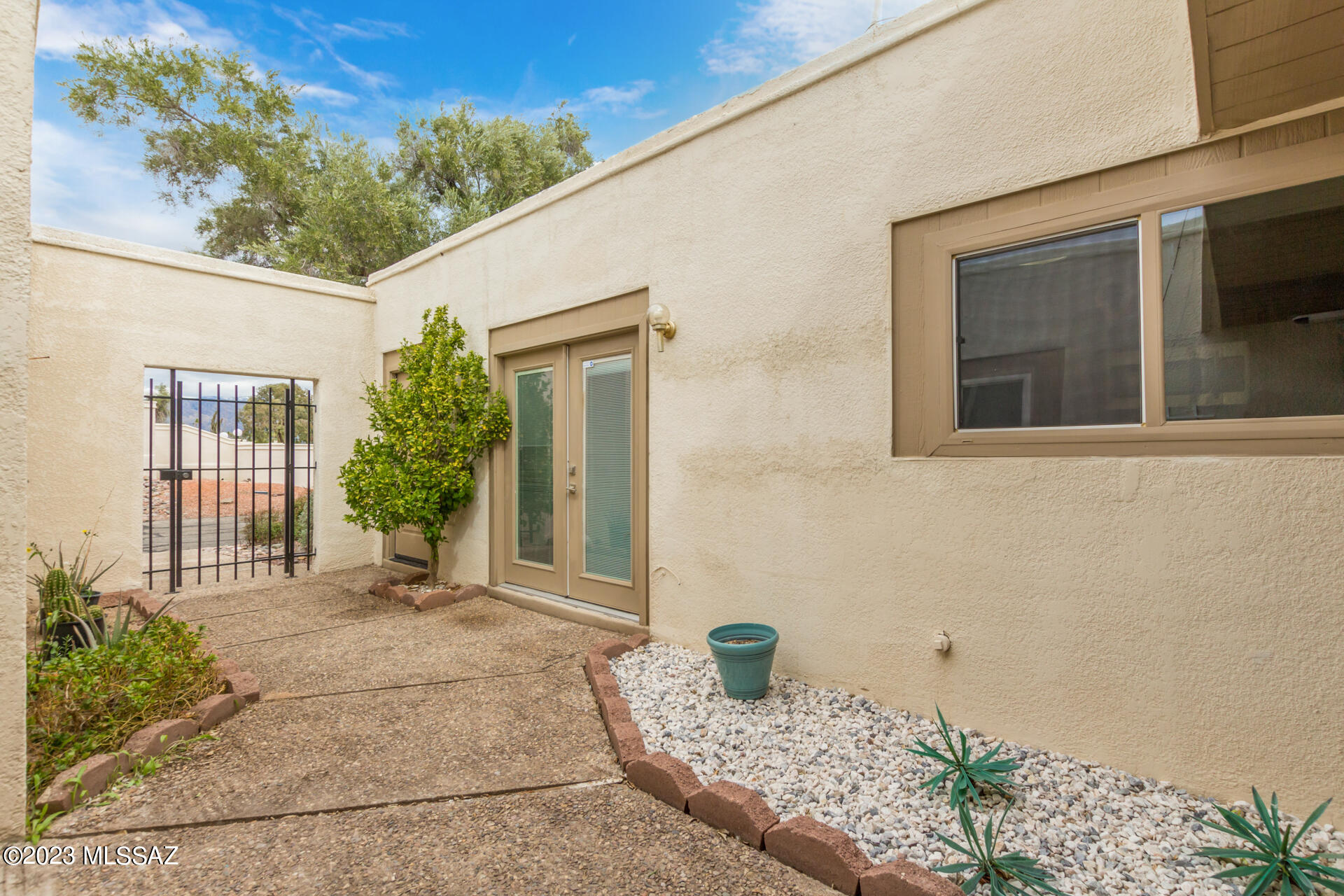 El Dorado Townhomes - Residential