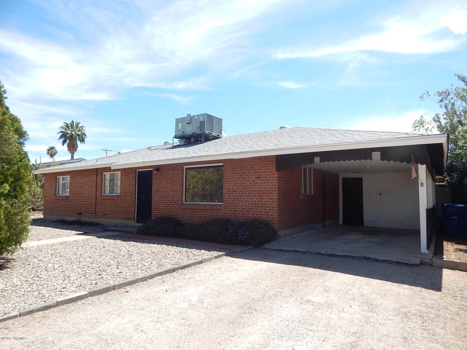 PRICE JUST REDUCED! With 1502 sq ft of living space this home has 4 bedrooms, 2 bathrooms, family room with fireplace, laundry room & large backyard great for entertaining. Spacious kitchen with plenty of cabinet space, stainless steel appliances & dining area. <FONT COLOR=RED>Recently painted interior with two tone paint, installed NEW carpet, NEW oven/stove, & NEW dishwasher. </FONT> Centrally located close to shopping, restaurants, schools, bus lines and much more!