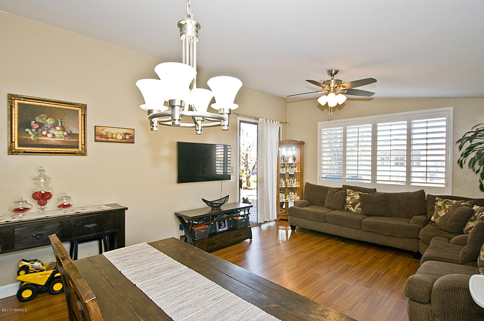 Good opportunity!! This beautifully 4 bedrooms home has been well maintained. Bright, Open, Living Room. Spacious kitchen along with island Breakfast Bar extends to Dining area and Family room. You will love the nice back yard! Provides private, quiet setting for reading, relaxing or entertaining! It has one of the biggest lot on the subdivision, Front and rear yards are beautifully landscaped and on an irrigation system. A Must see!