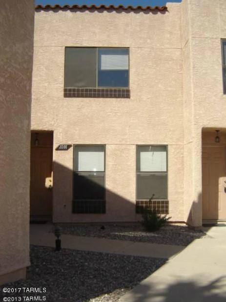 cute and convenient location close to UA! Features 2 bedrooms, 2 baths, includes all appliances, washer, dryer, community pool/spa, 2 miles from campus.

Available for pre-lease!