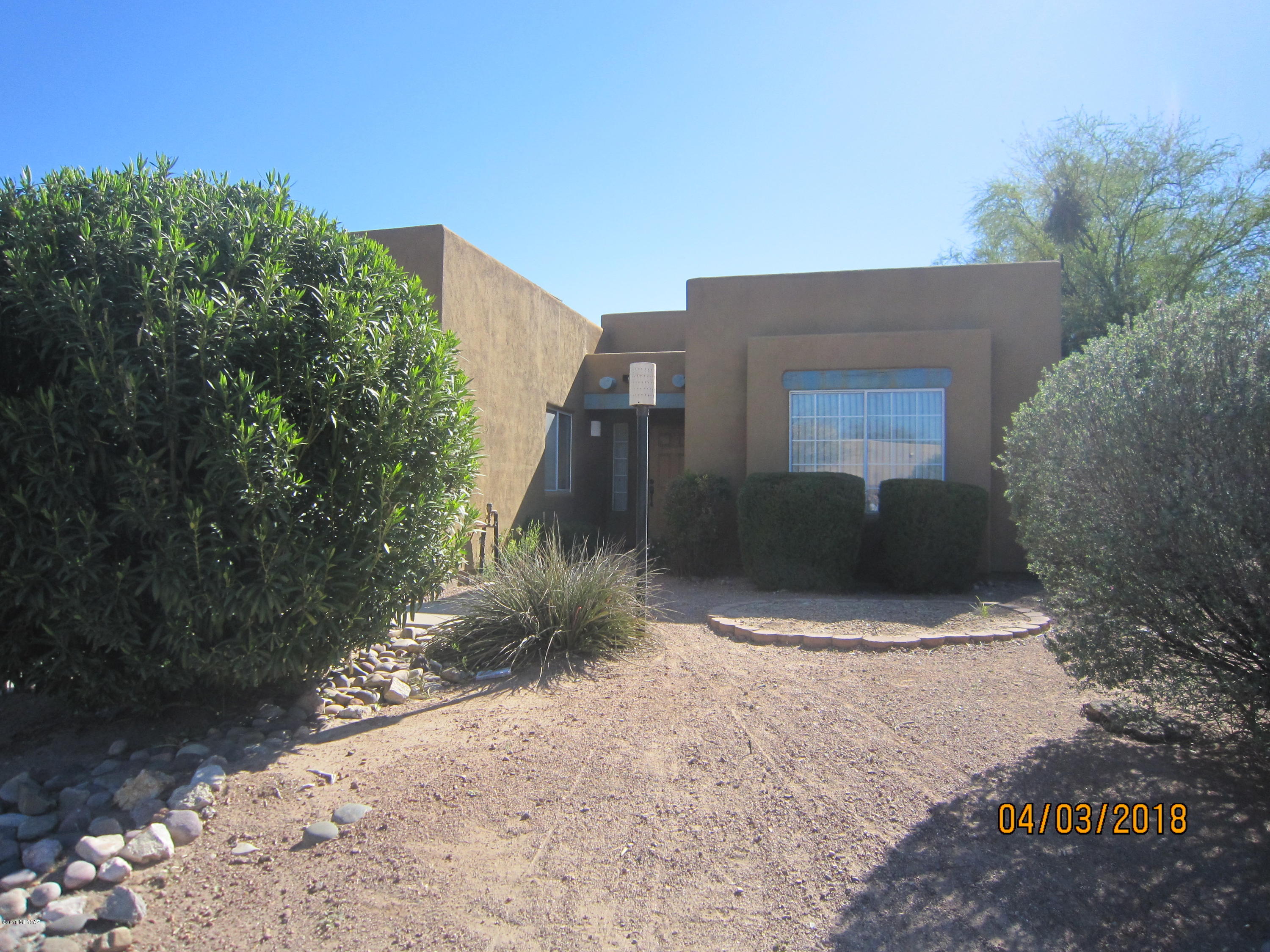Great location for this 3 BR, 2 Bath Home near Udall Park! Vaulted ceilings, ceramic tile flooring in main living areas and carpet in bedrooms, Fireplace in Living Room, Great Room floor plan, covered patio, walled yard, Central AC. Call for appointment!