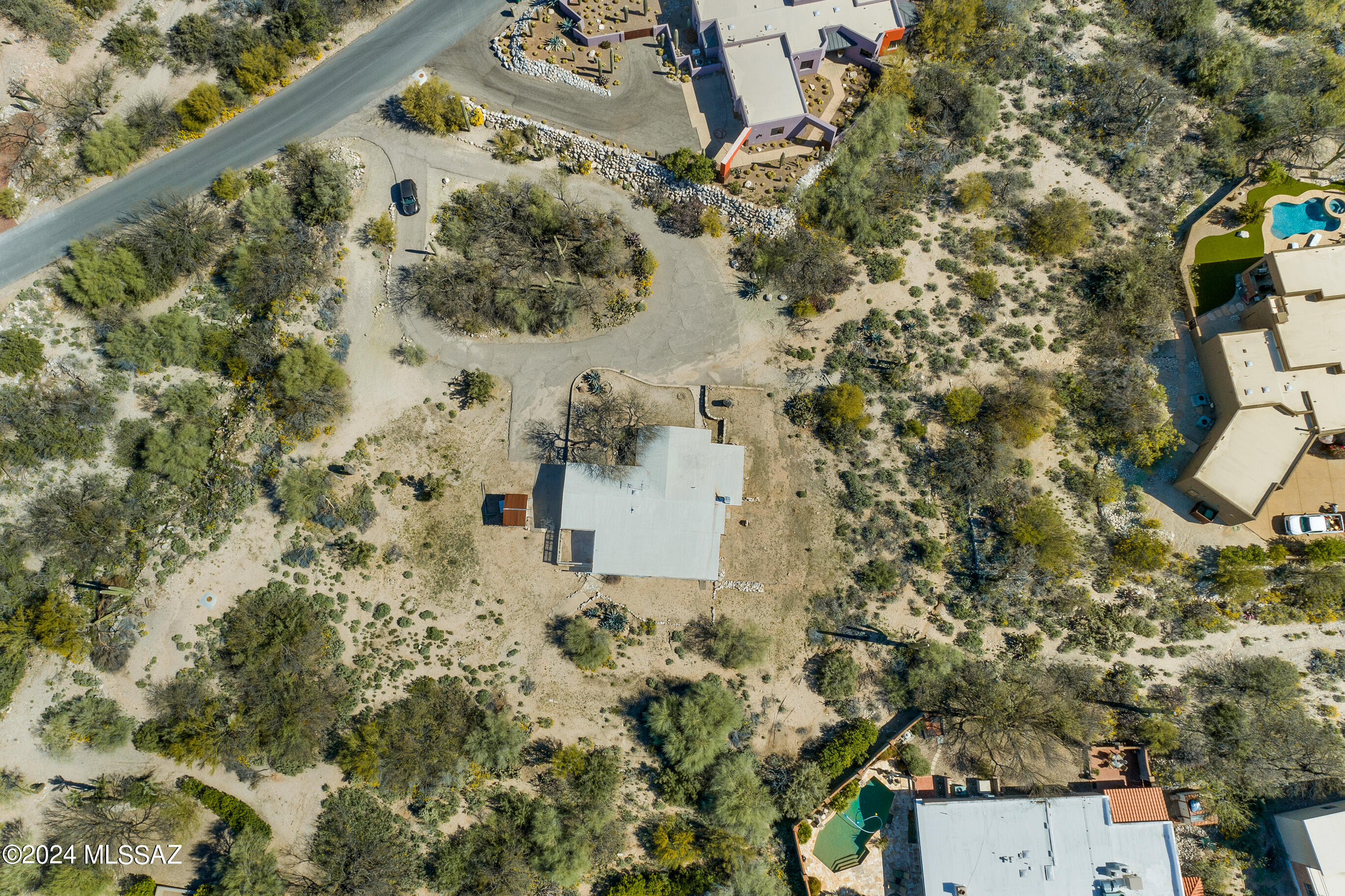 Sellers will accept or counter offers between $549,000 and $590,000. A unique real estate opportunity with a 1.32-acre lot featuring Catalina Mountains provides a spacious and scenic environment and stunning views. 
The terrain of the lot is flat, making construction and landscaping more manageable to construct a custom home which suits your lifestyle and taste. The existing house is a unique opportunity for those interested in renovating or rebuilding from scratch.
The property's prime location, combined with scenic views adds to a tranquil living environment. Voluntary HOA. Located in District 16 school district, and key services and amenities.