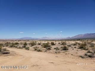 A flat and buildable 4.63 acre lot with views of San Francisco Peaks. Located in close proximity to Flagstaff and the Grand Canyon. Enjoy off the grid living or build your perfect vacation retreat.