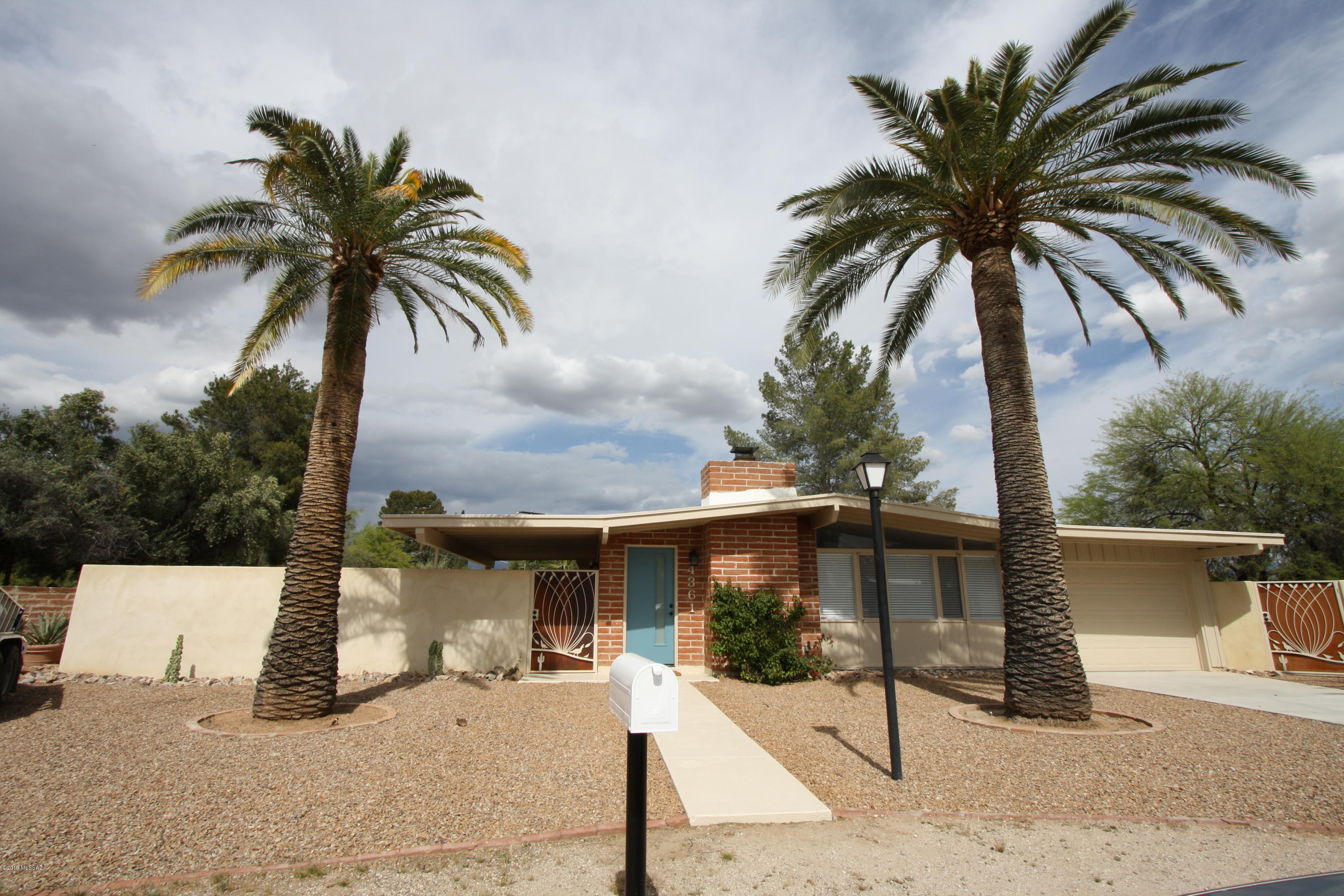 Totally remodeled 3bdr/2ba home! Open/Bright kitchen w/granite counters, stainless steel appliances and tiled backsplash.
Beautiful wood look tile in all rooms except bedrooms which have new carpet!
Gorgeous bathrooms w/tiled walk-in showers!
Huge backyard w/sparkling pool.
Single car garage w/extra storage!