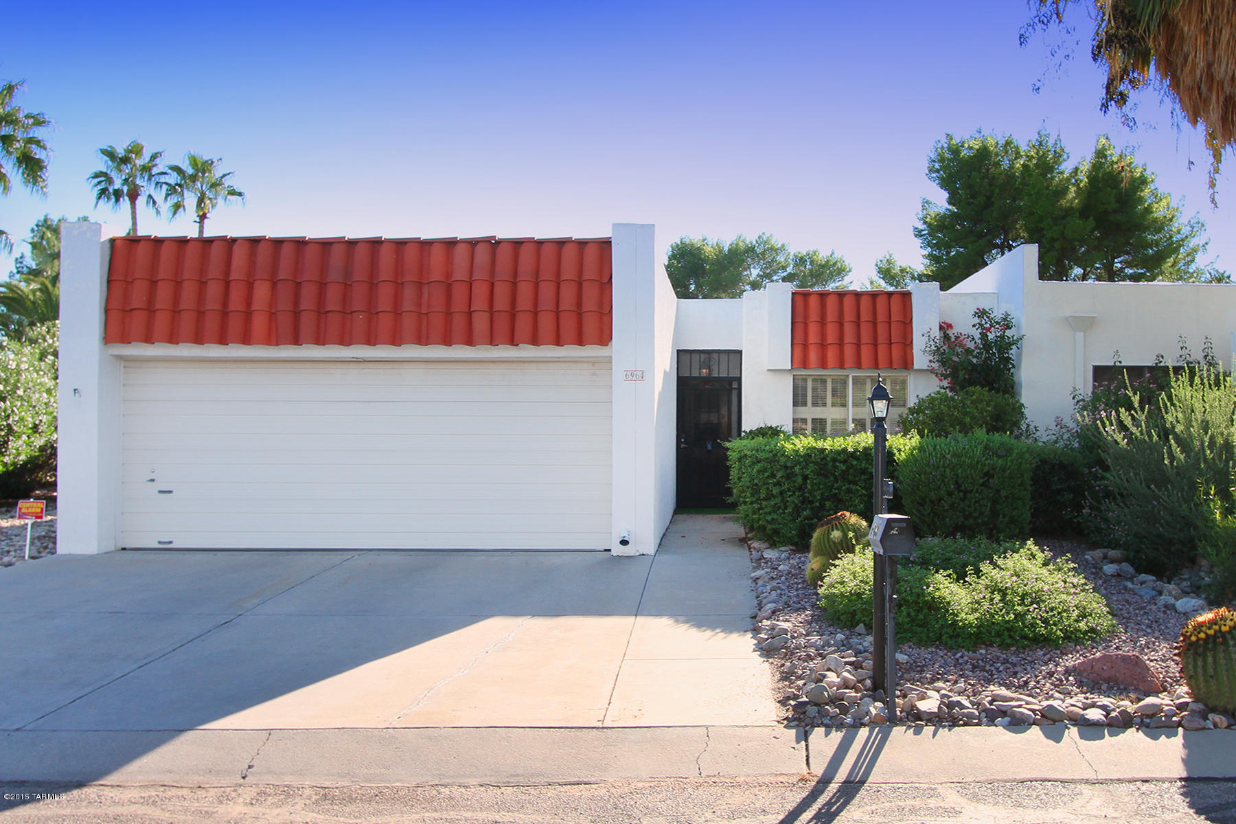 Wonderful 2 bedroom, 2 bath townhome in sought after Dorado Country Club Estates!  The views from this townhome are amazing!  You can enjoy year round Tucson living, great room opens to Arizona Room which opens to a lovely brick patio.  Enjoy the evening sunsets as you relax and view the golf course right off your patio.  This private end unit is ready for new décor and updating, let your imagination soar! Open floor plan and great bones offer an opportunity to make this your dream home.  Loads of storage in both the home and garage, large bedrooms, built-ins all in this wonderful community.  Enjoy the resort lifestyle with shopping and restaurants at your doorstep! This home qualifies for a conventional renovation/remodel loan. Call Jeff Miller @ Prime Lending @ 520-907-9010.