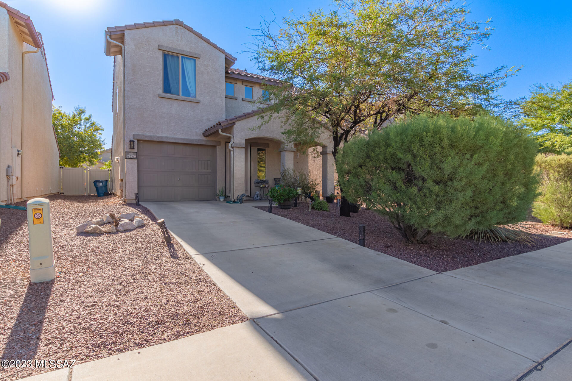 This is your chance to become the proud owner of this charming two-level property nestled in Red Rock Village! Discover a perfectly flowing layout showcasing gleaming wood-look floor, neutral color palette, and an inviting living room. The fabulous eat-in kitchen offers wood cabinetry, granite counters, built-in appliances, stylish tile backsplash, and modern recessed lighting. Primary bedroom boasts an immaculate ensuite equipped with a granite vanity and a walk-in closet. You will definitely enjoy social gatherings with the lovely backyard including a pergola-style covered patio and an easy-care landscape! Don't miss it; this value won't disappoint!