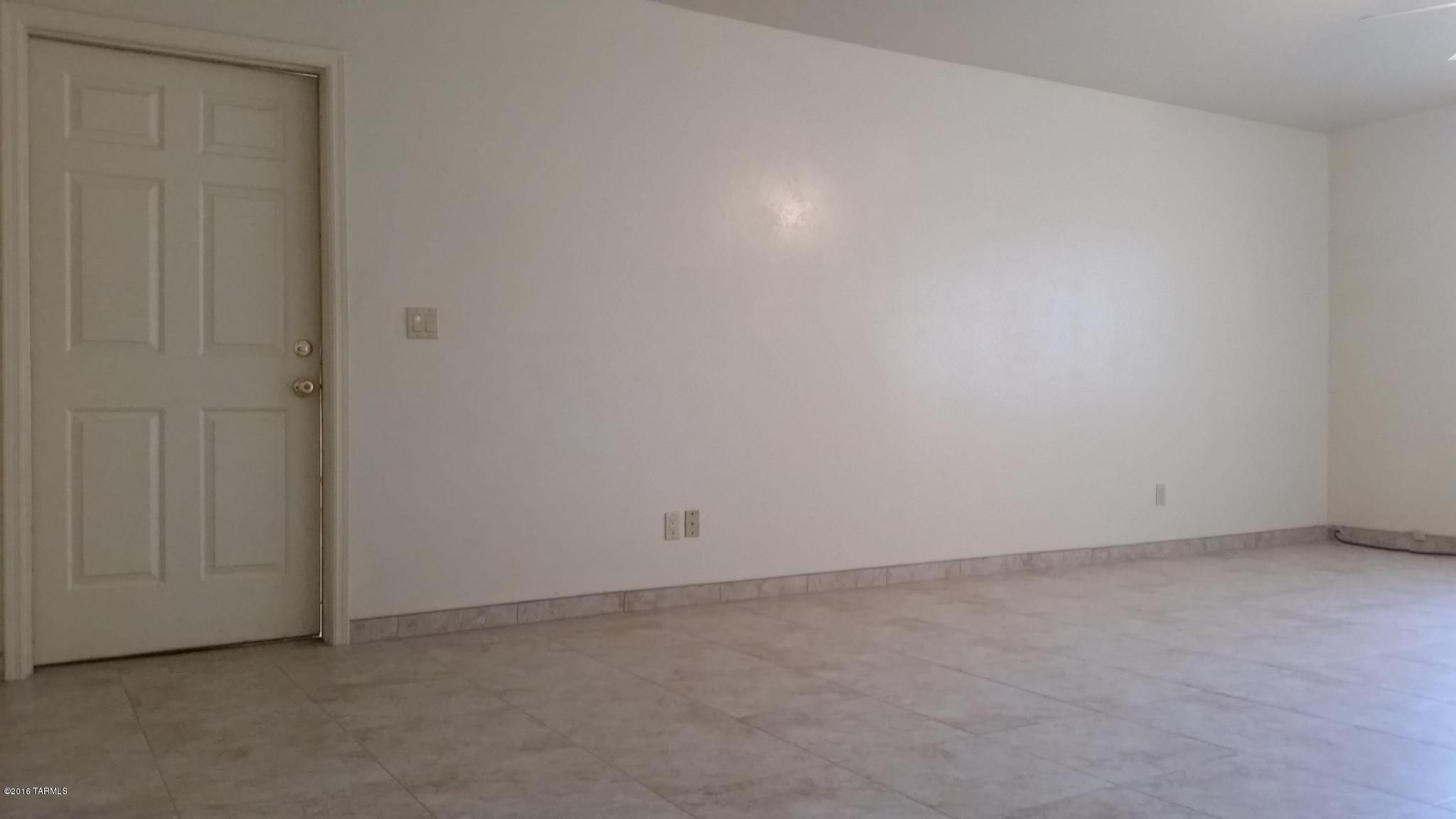 Las Lomas De Catalina (1-36) - Residential Lease