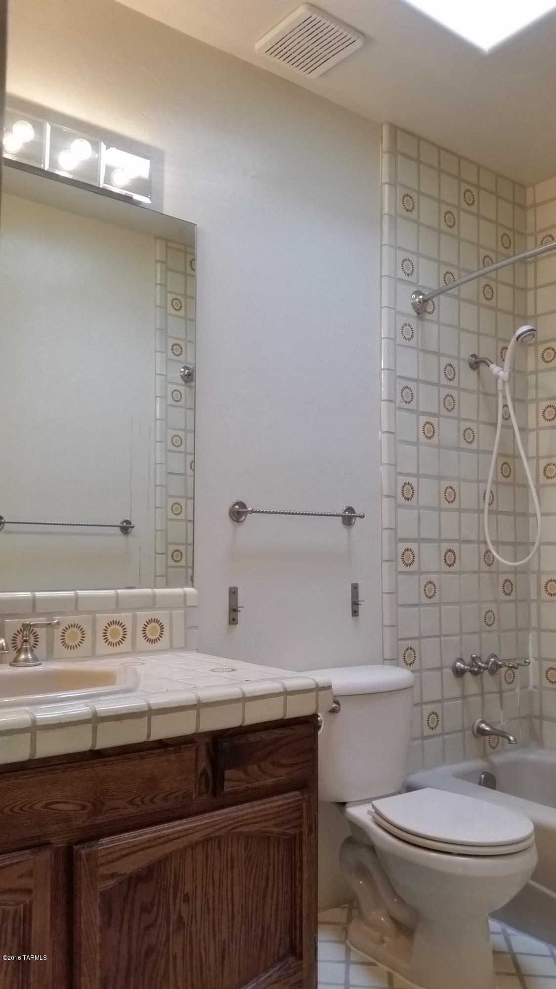 Las Lomas De Catalina (1-36) - Residential Lease