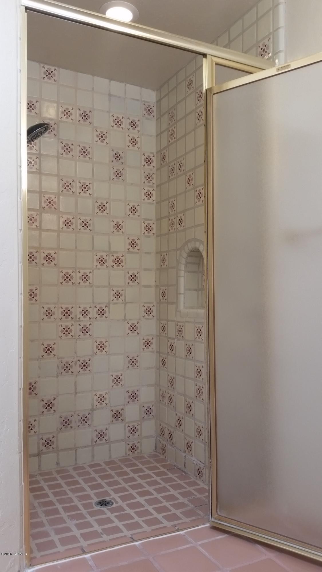 Las Lomas De Catalina (1-36) - Residential Lease