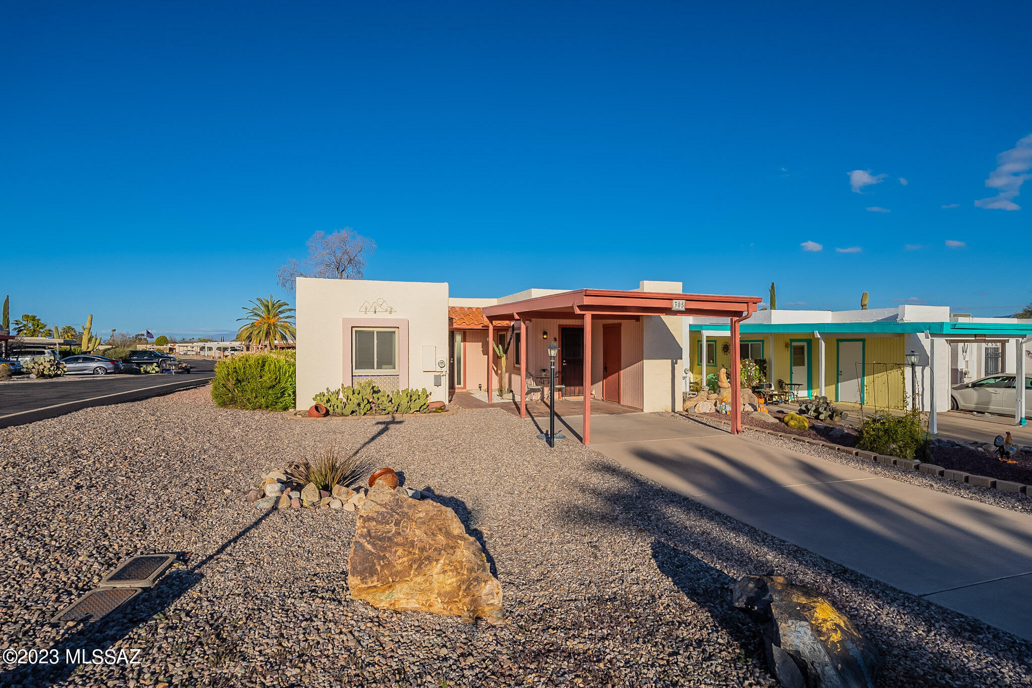 Fully furnished, only bring your carry bag and enjoy Sunny Green Valley and sport that Green Valley GRIN!!