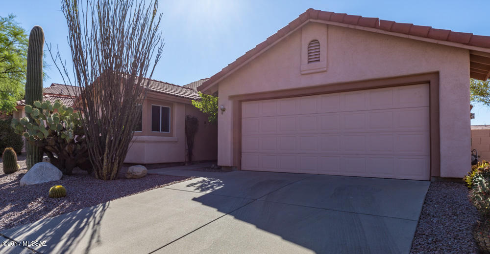 Adorable home in the desirable North Ranch neighborhood. Close to shopping, dining and golf courses. Neutral palette and high ceilings make this home open and bright.  New HVAC was installed July 2017 and new Water Heater installed March 2017. Newer appliances all convey. The home does need some cosmetic updates but has been well maintained. You can't beat the price for this amazing home!