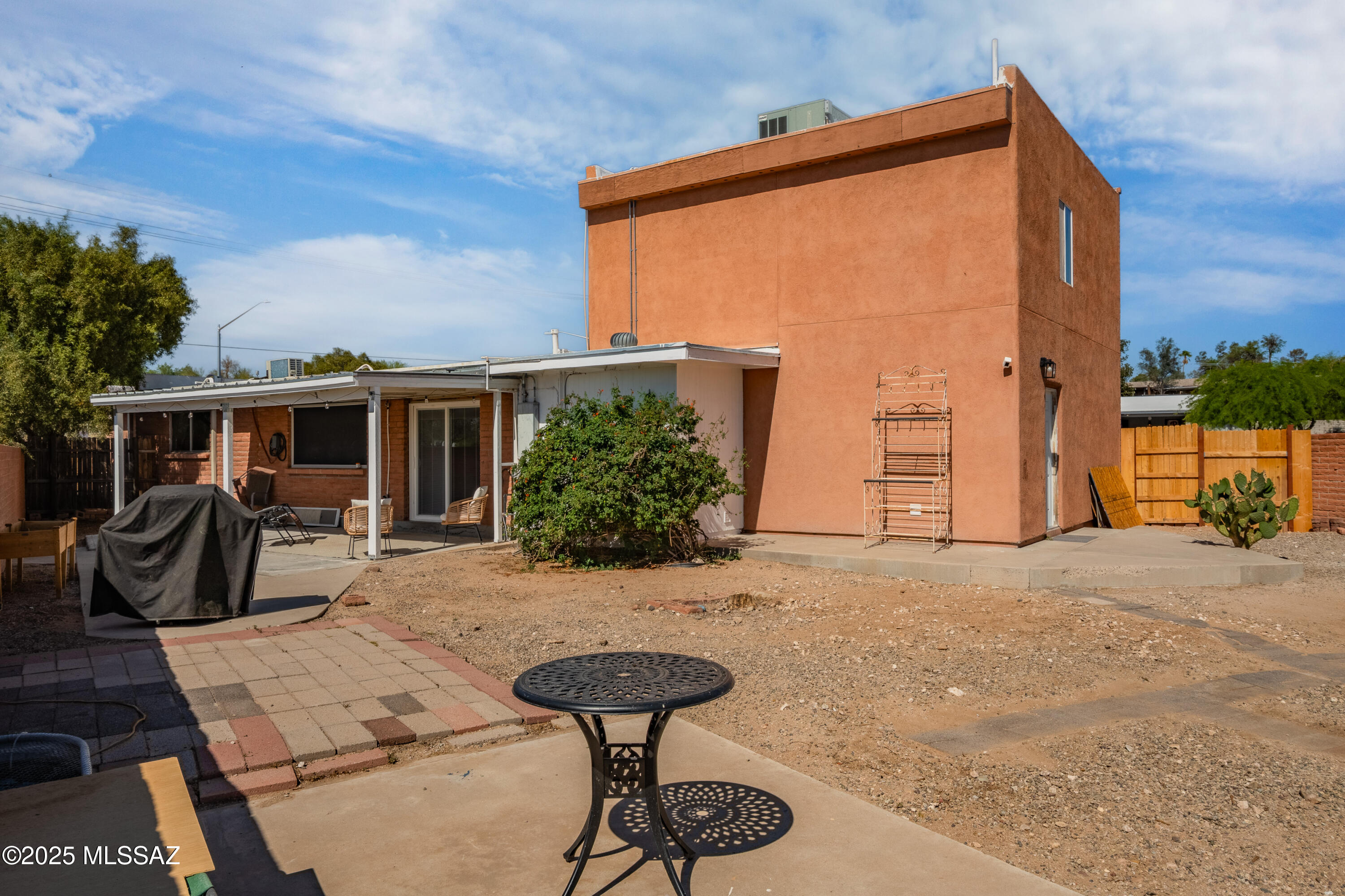 Casas Del Oeste (80-139) - Residential