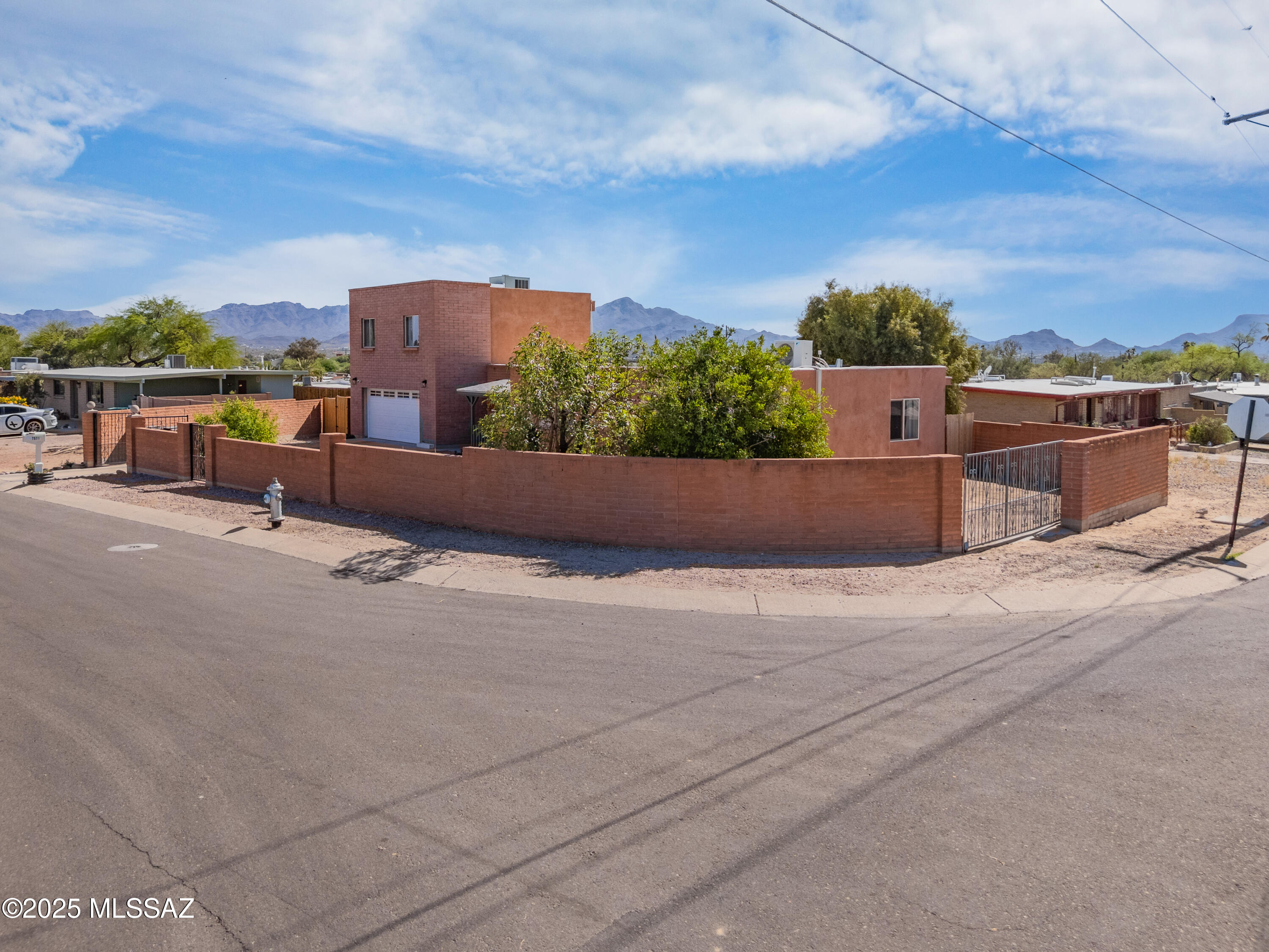 Casas Del Oeste (80-139) - Residential