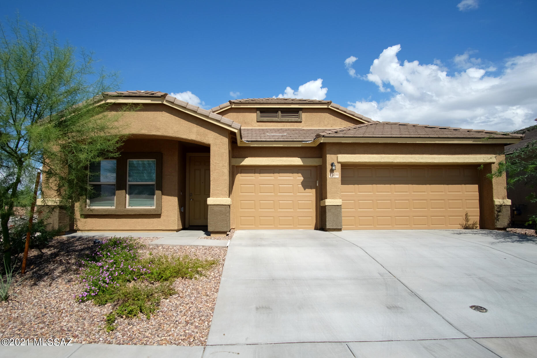 Call/Text Steven @520.250.8986

Hardy Estates 2020 Construction Home with 4 Bedroom/2 Bathroom + Den and 2172sf of living space full of Premium finishes like; granite countertops; stainless appliance package w/ gas range; walk-in pantry; ceramic tile floors throughout; master BR suite with dual vanities & walk-in closet. Home is located on a corner lot in Marana School District and has a 3 Car Garage. 1yr minimum Lease, $50/adult Application Fee for Credit Score/Evictions/Felonies influenced Application, $2450 Security Deposit, $150/pet Pet Fee + $350 Pet Deposit with approved pet, $400 cleaning fee. Tenant pays all utilities. Available immediately.