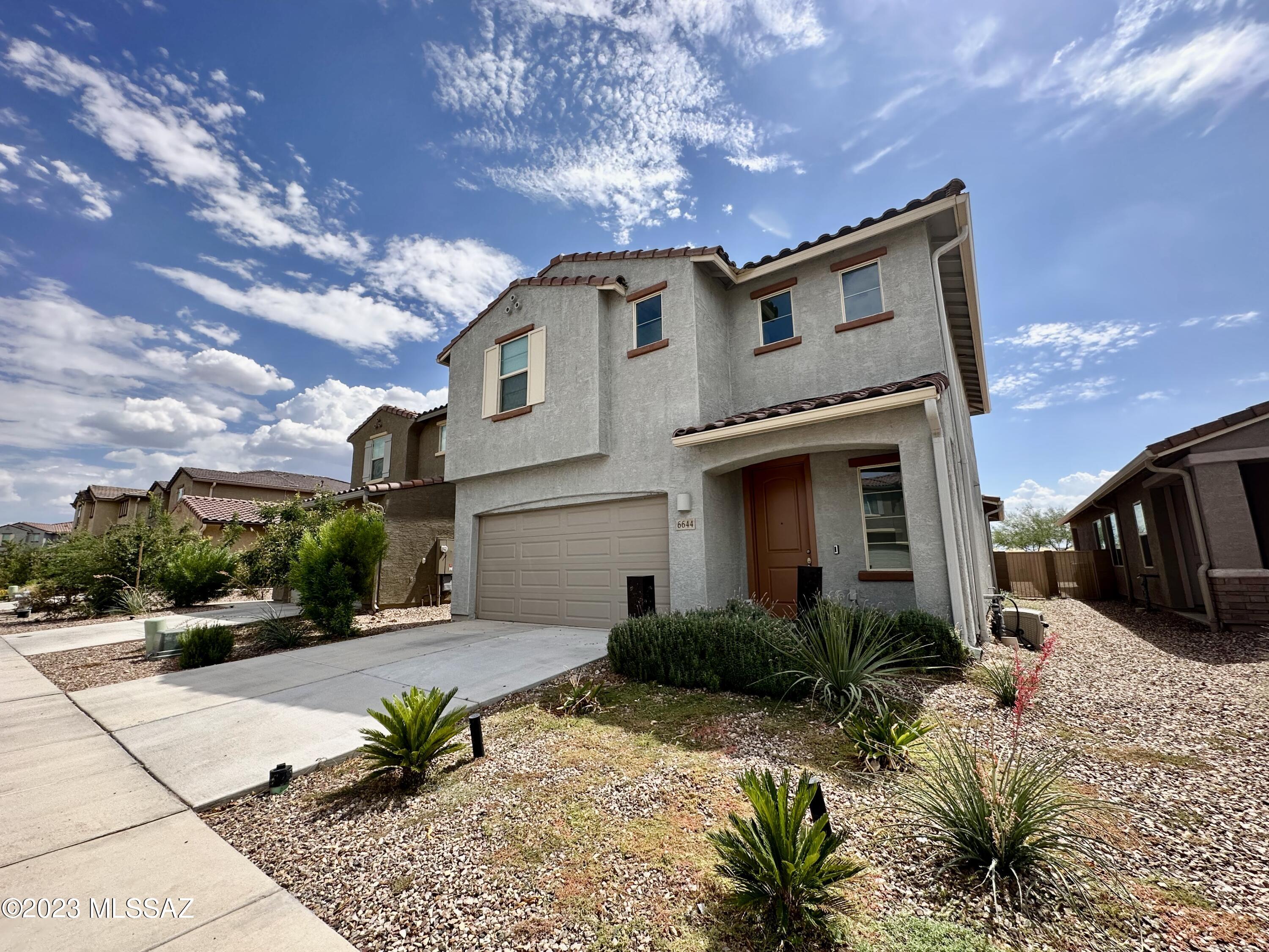 La Estancia De Tucson (1-330) - Residential Lease