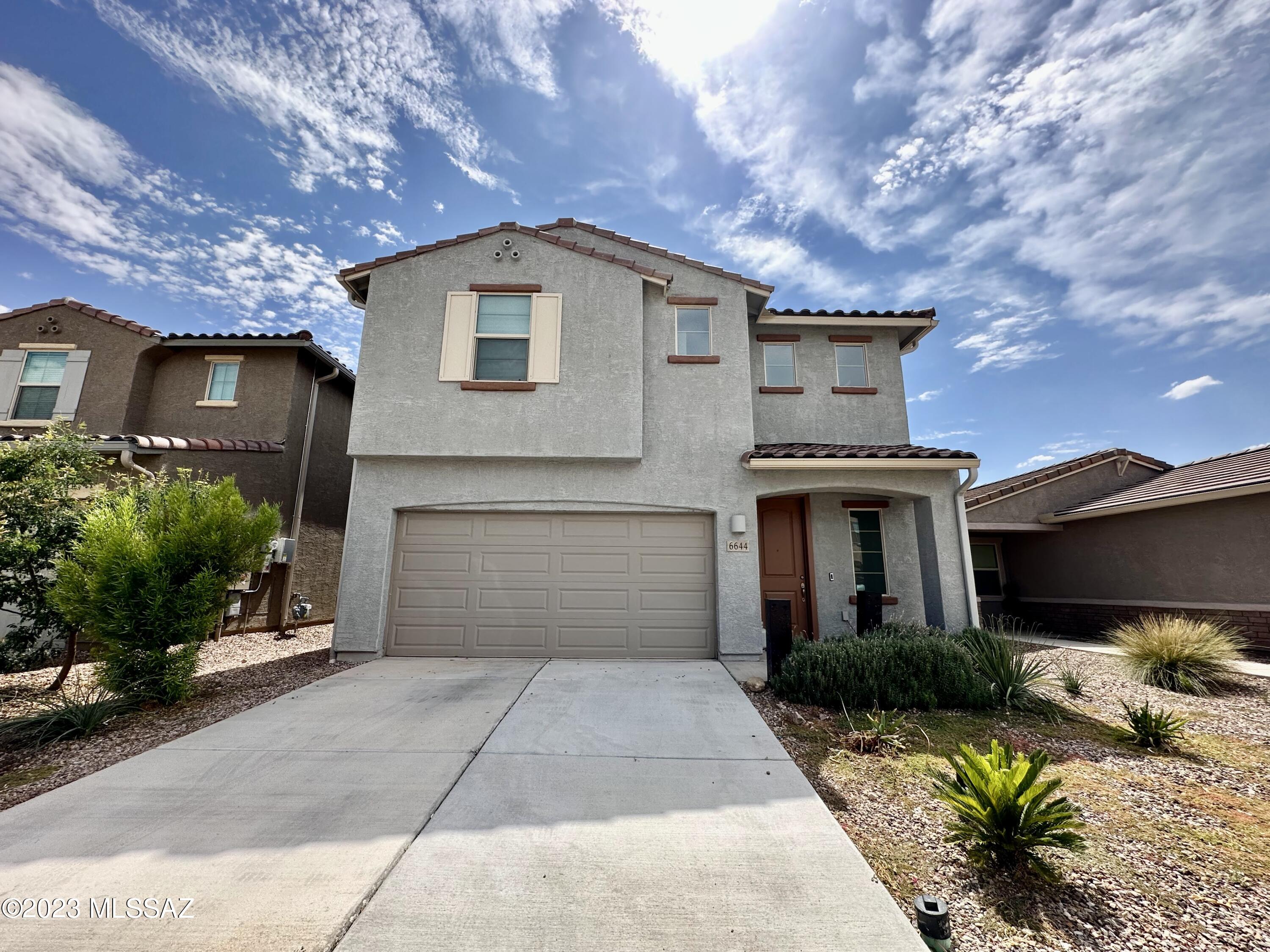 La Estancia De Tucson (1-330) - Residential Lease