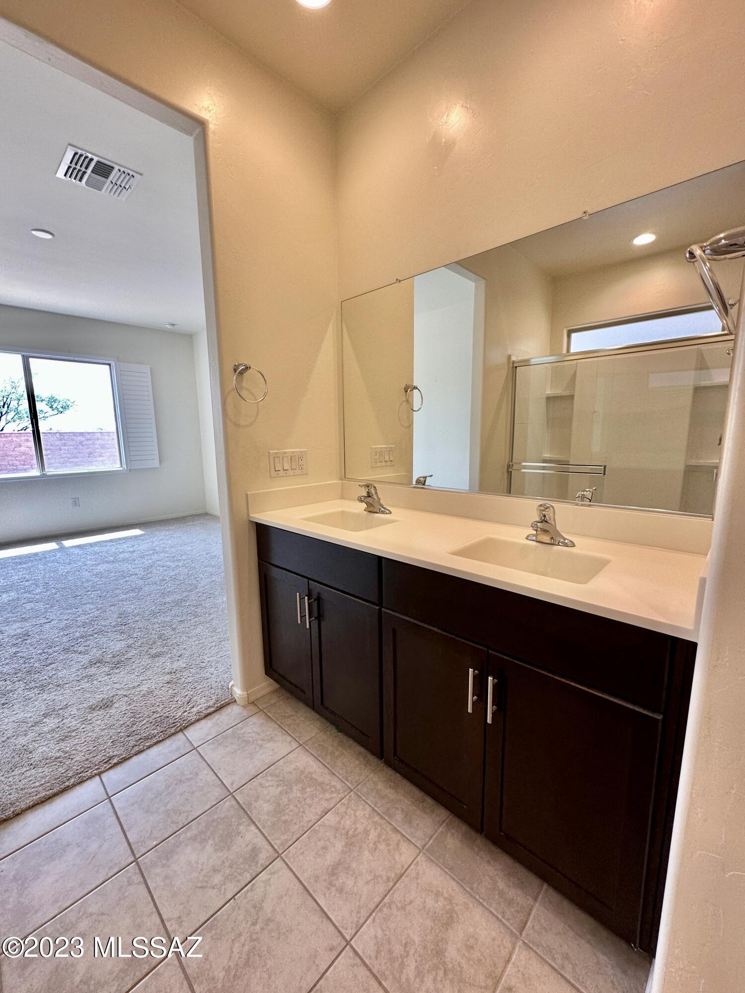 La Estancia De Tucson (1-330) - Residential Lease