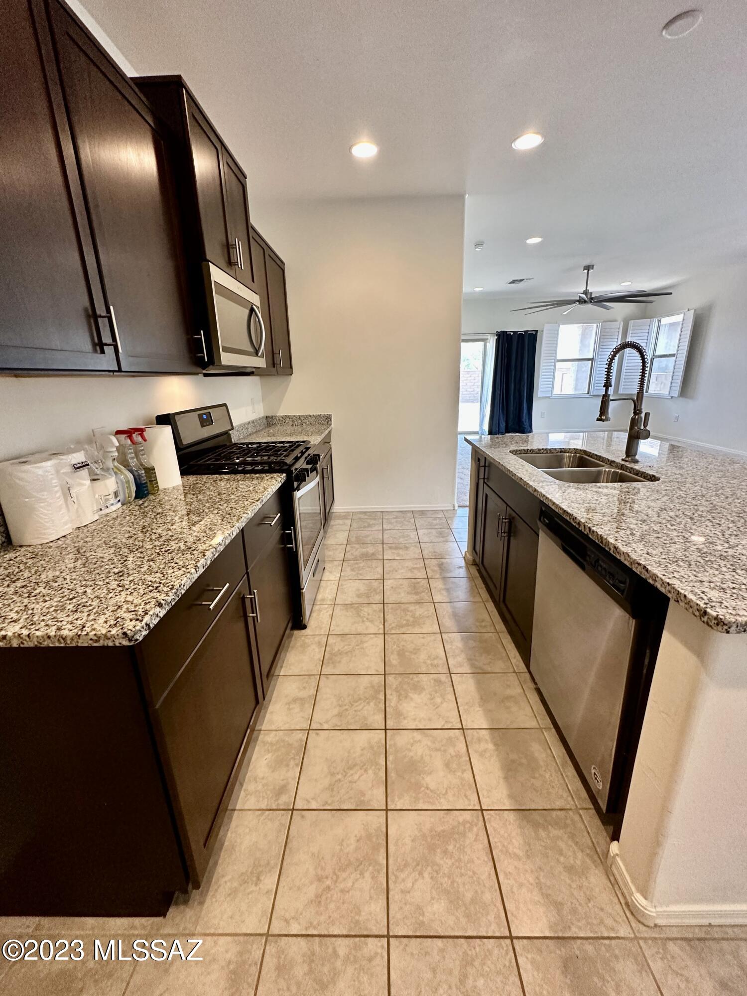 La Estancia De Tucson (1-330) - Residential Lease