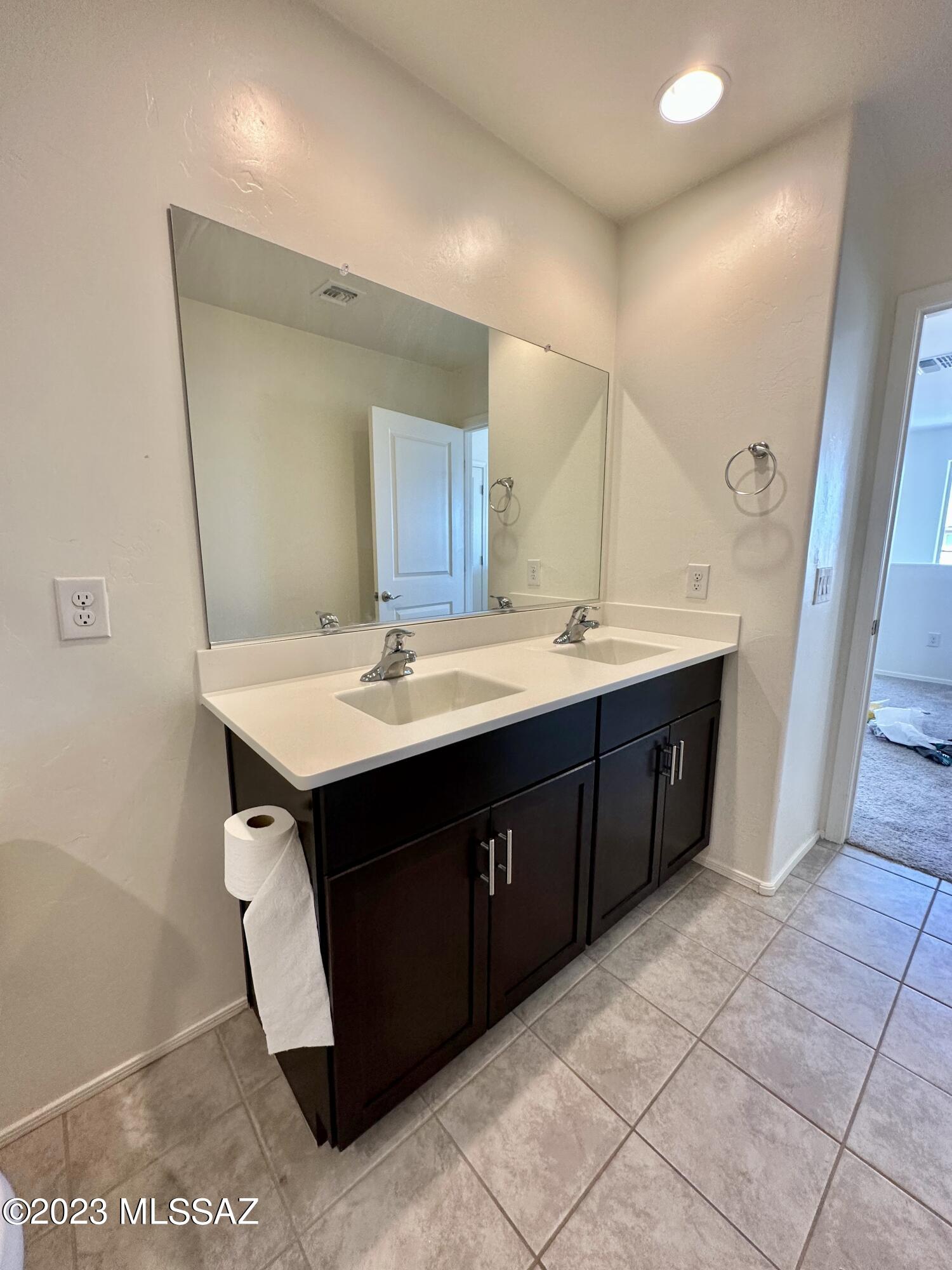 La Estancia De Tucson (1-330) - Residential Lease