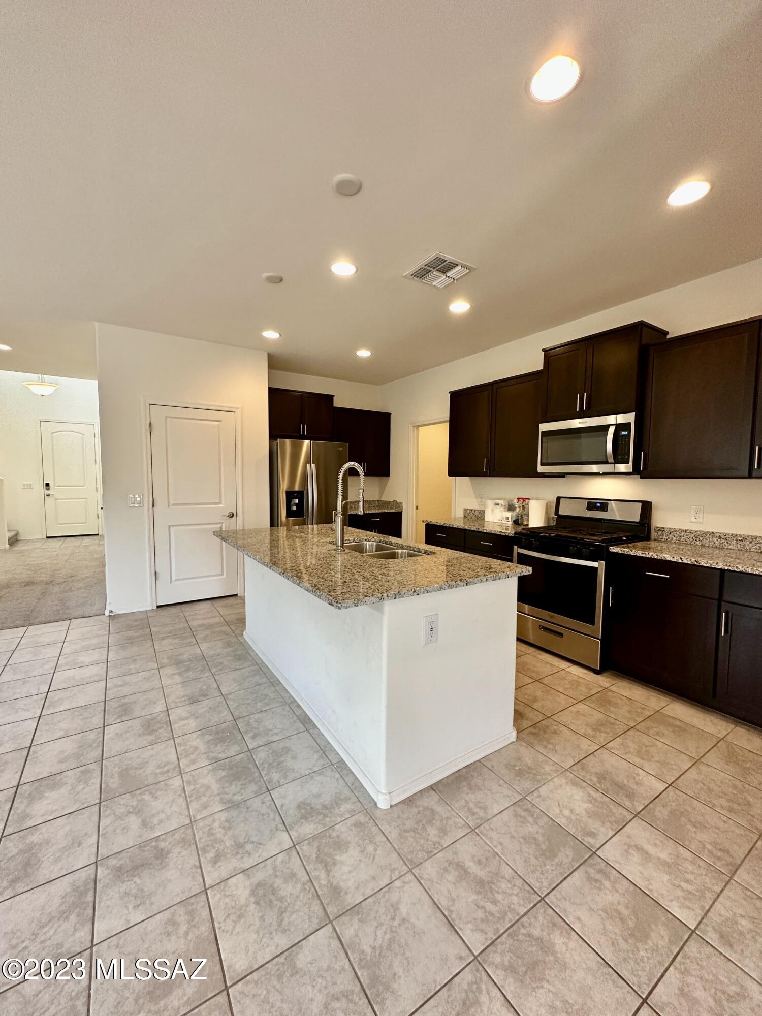 La Estancia De Tucson (1-330) - Residential Lease