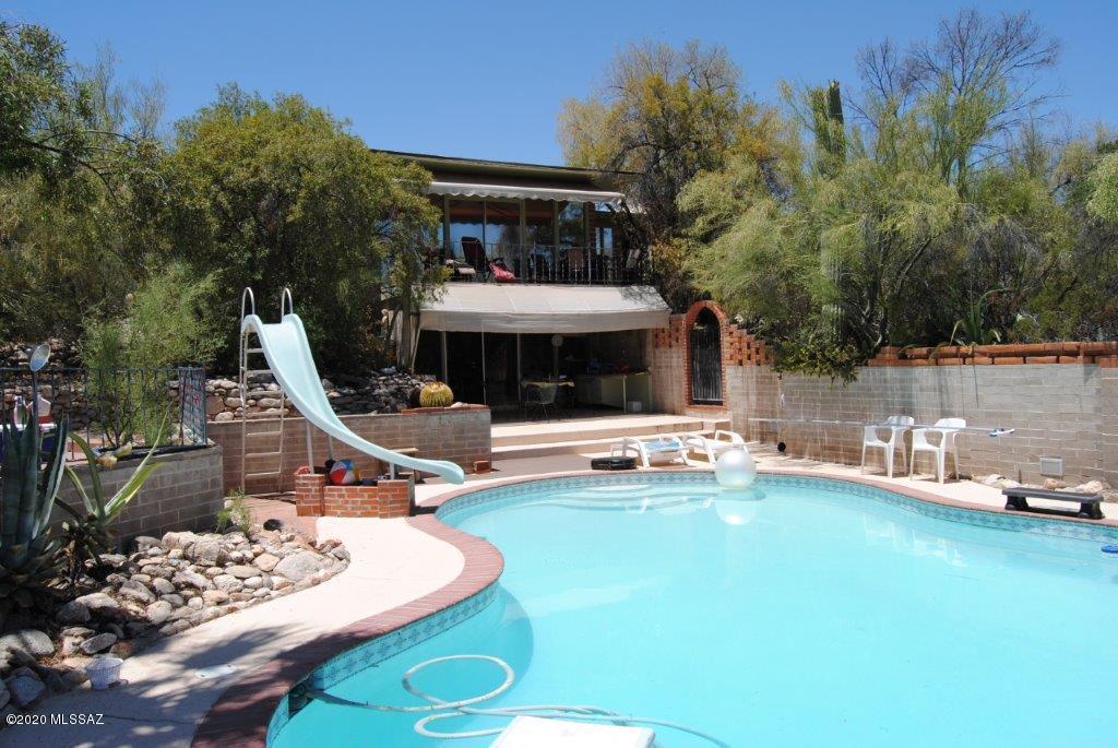 Cozy 3 bedroom, 2 bathroom features a pool and rooftop deck. 360 degree views of city, Pusch Ridge and Santa Catalinas.