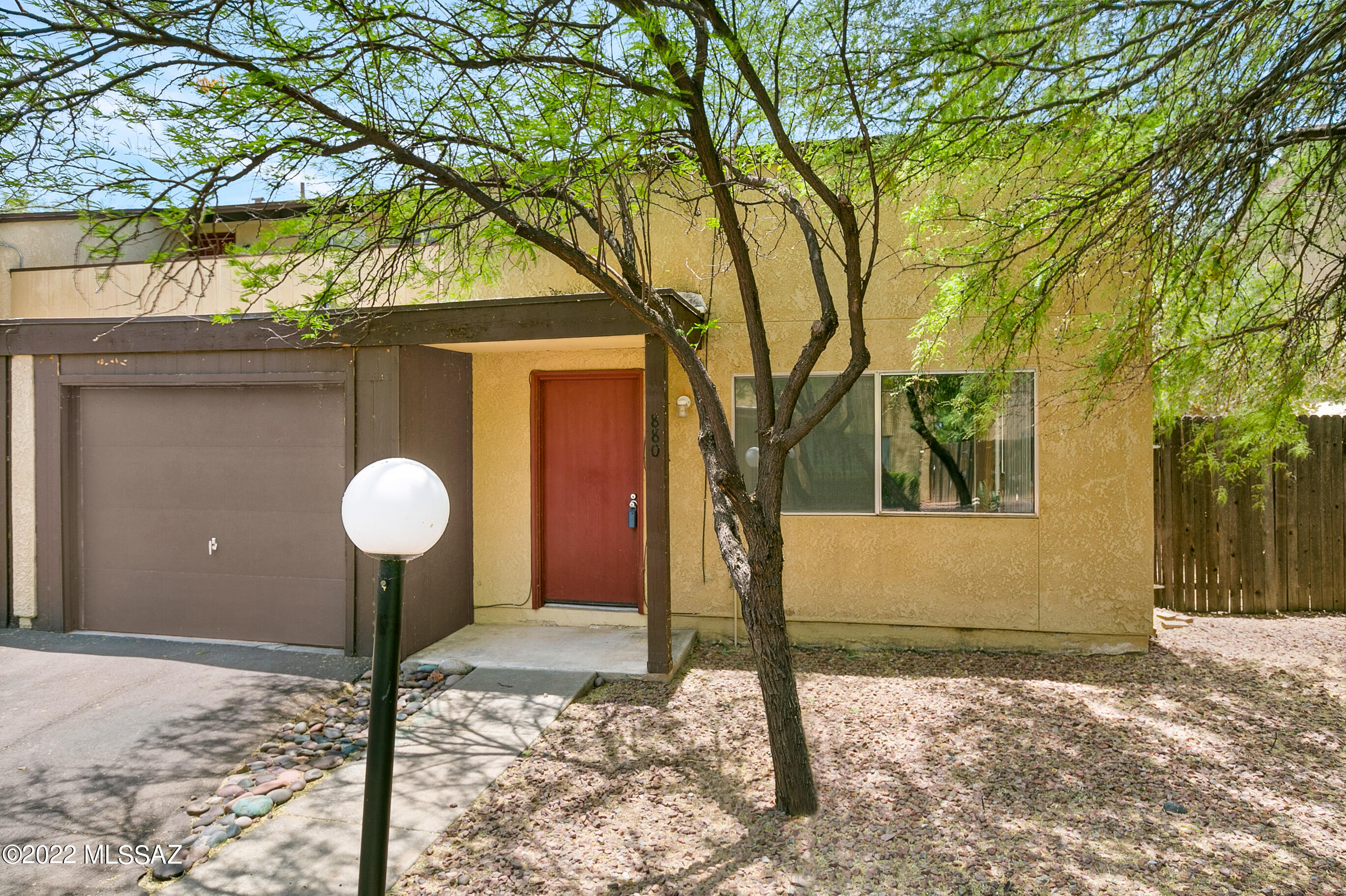Seller will accept or counter within listed range $200-220k. Fantastic loft style townhouse. Vaulted ceilings - newer kitchen - extra cabinets in laundry/storage room. Only 4.5 miles to U of A via mountain bike path. Community pool. Close to shopping, gym, bus lines, restaurants and Tucson Mall.