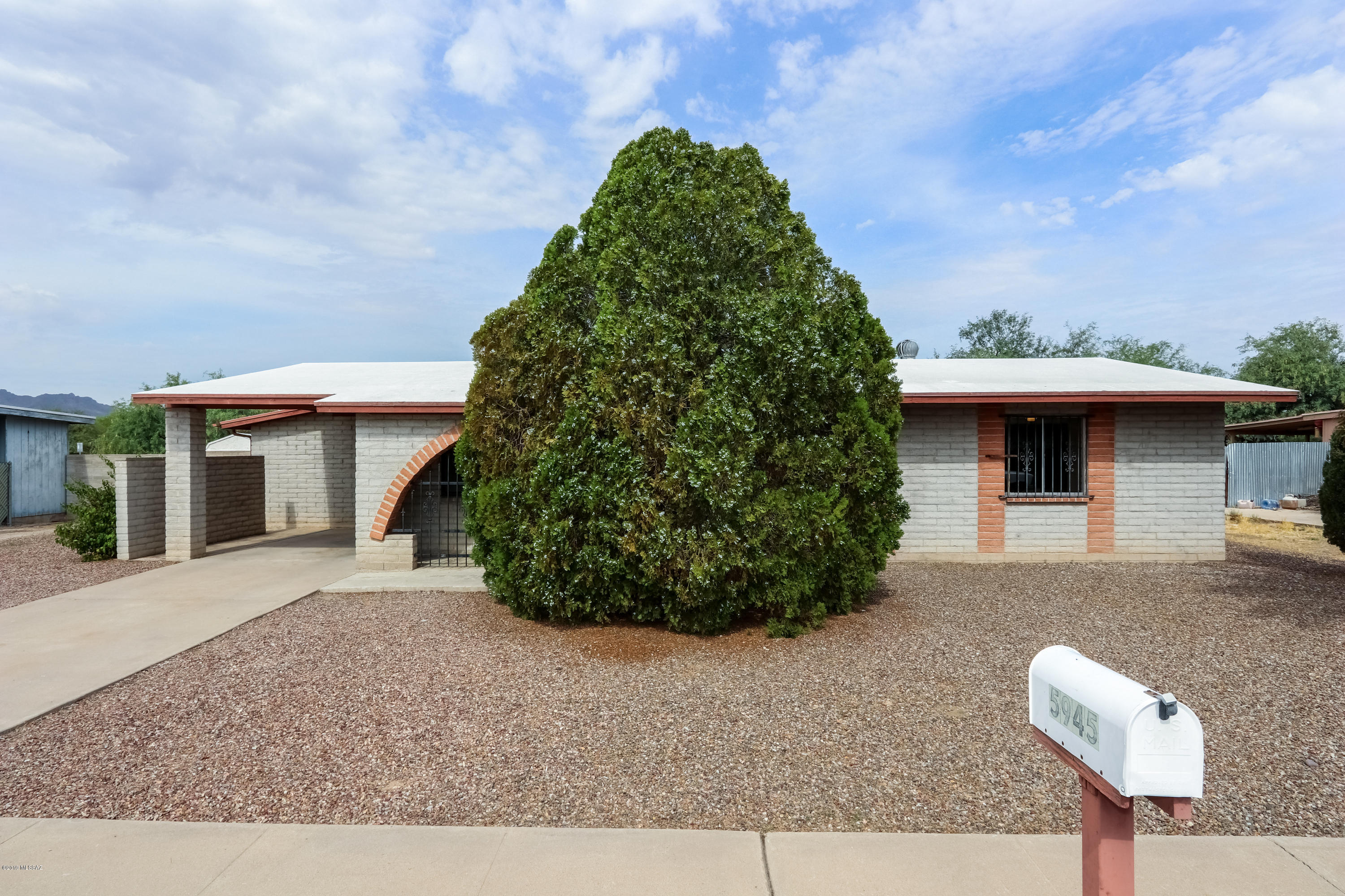 Seller will counter or entertain offers between $200k-$210k. Nestled in a convenient NW neighborhood near the Rillito River Loop, this delightful home has a great combination of elements for relaxed, easy-care living! Ideal for seasonal living, downsizing, or a starter home, you'll appreciate comfortable living spaces, kitchen/bath updates, and easy-care flooring throughout. Welcoming living room and bright, light-filled family room/kitchen offer ample room for gathering with family and friends. Masonry construction and brand new A/C unit with 10-yr warranty for an energy-friendly home! Spacious backyard with fenced-in pool, low-maintenance landscaping, rear access gate, and large covered patio for outdoor seating and entertaining. Near Green Fields School, Rillito River path, Northwest Medical Center, shopping, dining, & convenient access to I-10.