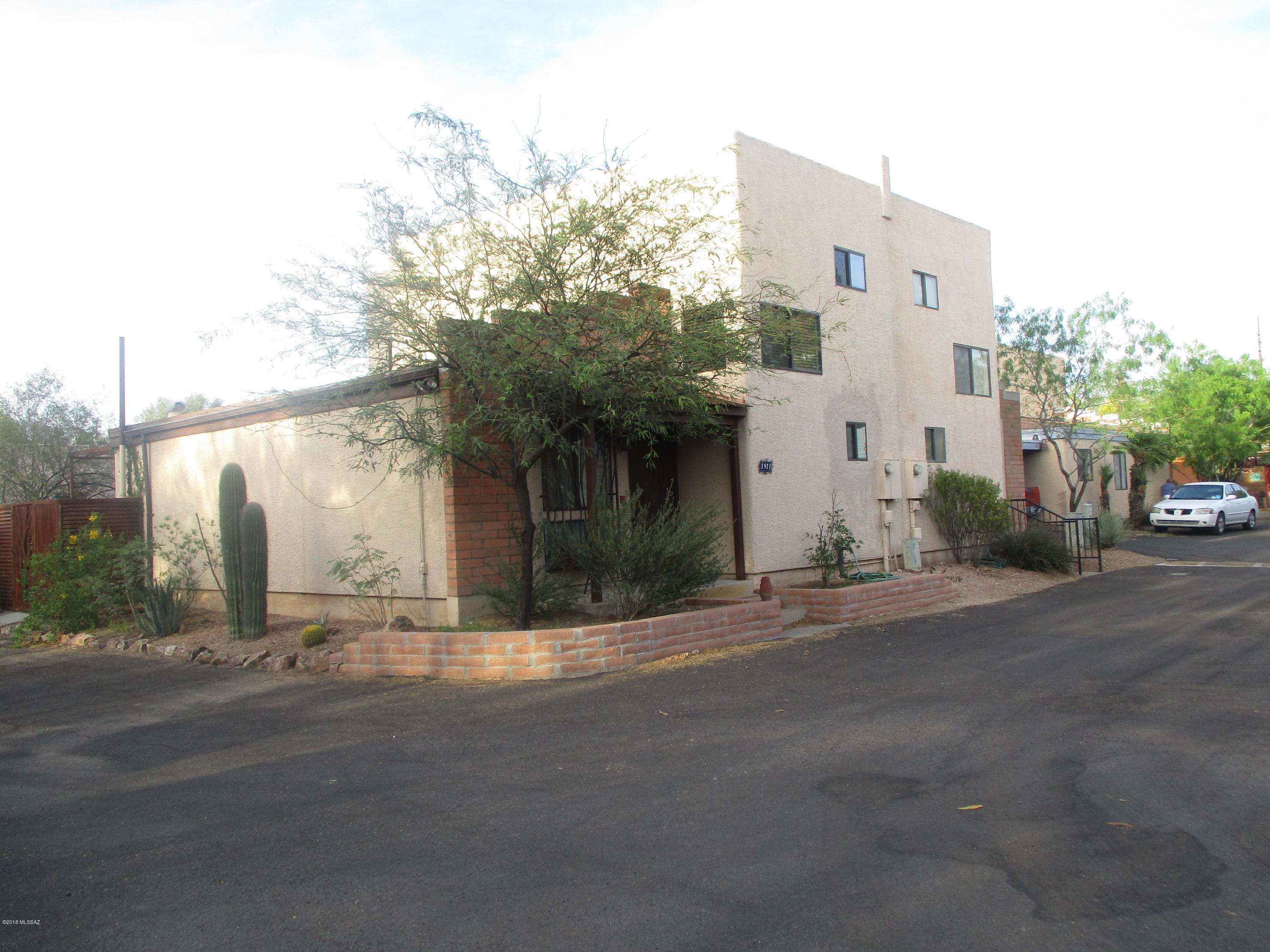 Palo Verde Square Townhouses (1-9) - Residential Lease