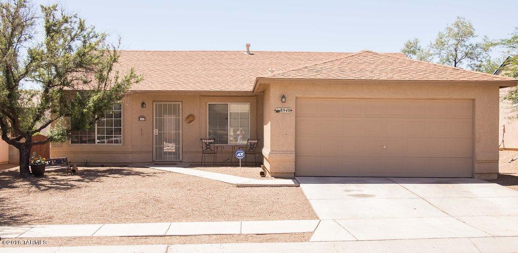 Range Pricing-seller will accept or counter offers between $169,00-$174,900. Beautiful-Well maintained 4 bedroom home in desirable Fairway Groves Community. Home was extensively remodeled in 2012- which included roof, plumbing,dual-pane windows, counter-tops in kitchen & baths. Open Kitchen with large(tiled) breakfast bar,cabinets with pull out shelving, overlooking family Rm.POLYBUTYLENE has been replaced! Check it out, move-in ready.