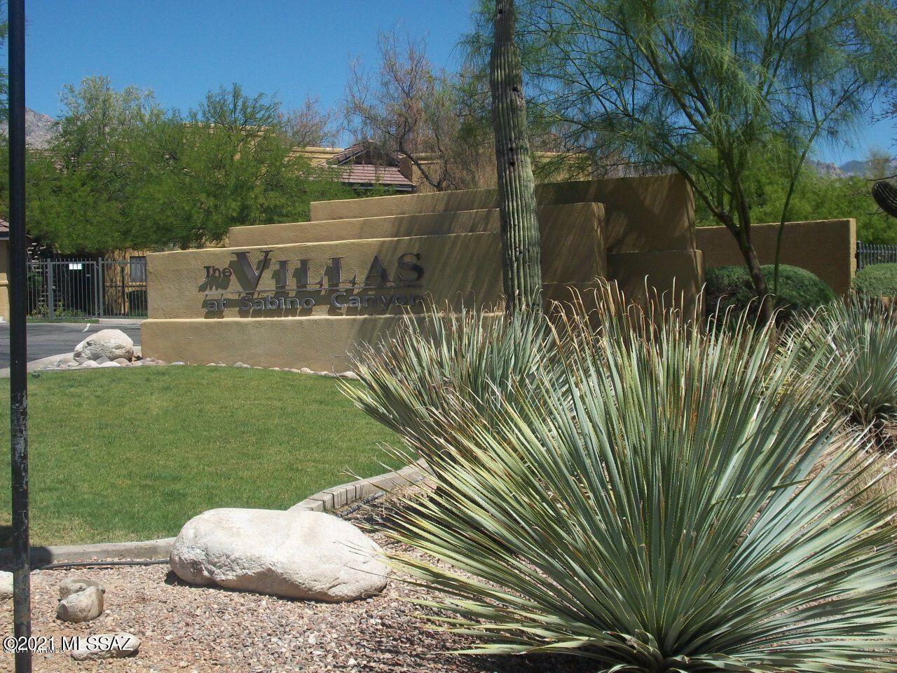 Charming CATALINA FOOTHILLS condo. GREAT ROOM 3 bedroom 2 bath UPSTAIRS unit  in Gated community @ Villas at Sabino Canyon.  Pleated window shades, new stainless steel refrigerator, ceiling fans, tile and laminate floors. Community pool/Spa and fitness area.
Convenient to restaurants, shopping, and Sabino Canyon.
Building 4, Unit 4201