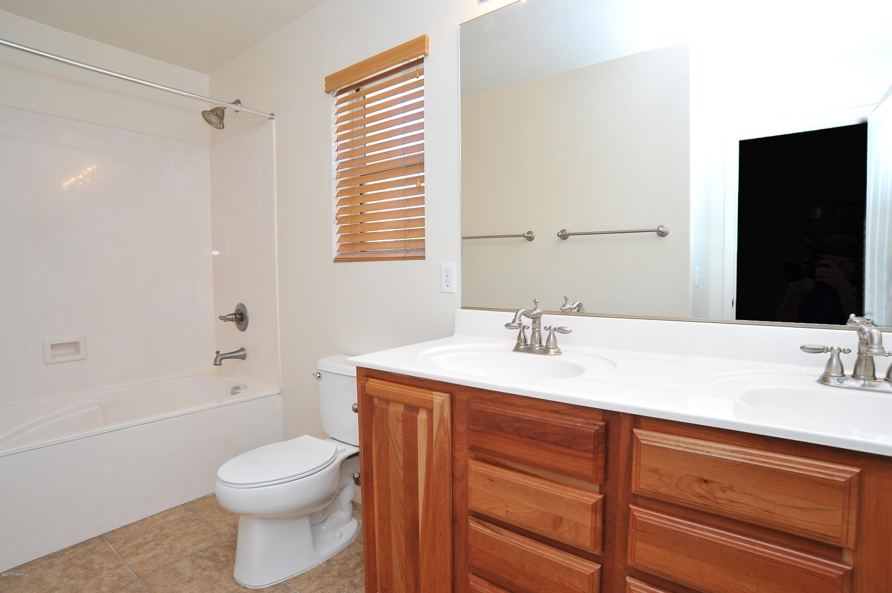 Presidio Del Cielo (1-425) - Residential Lease