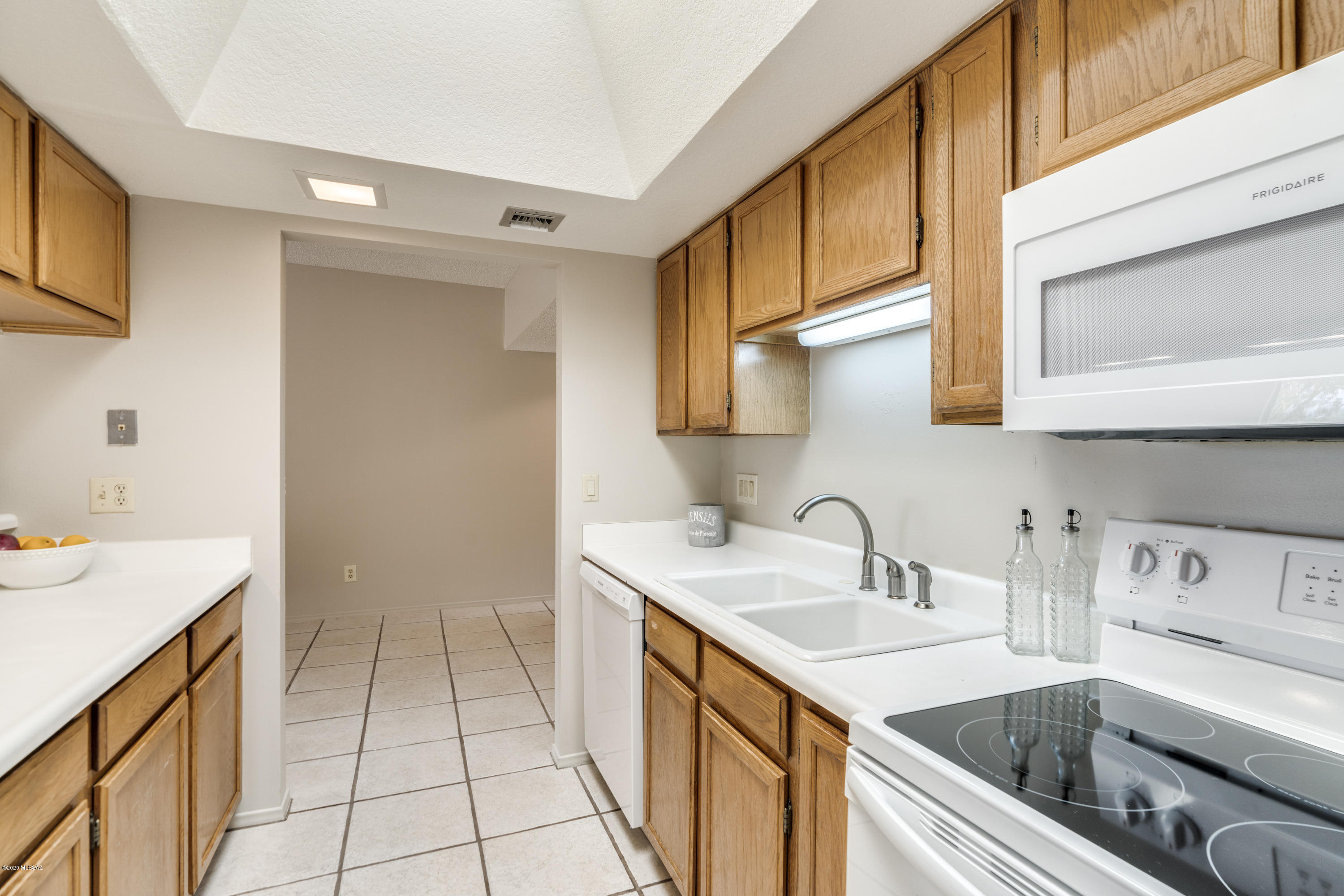 La Cholla Hills(1-313) - Residential