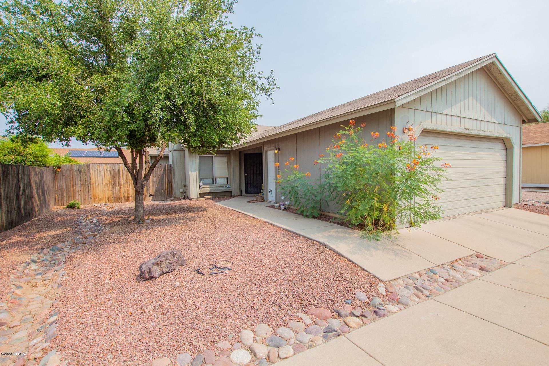 Charming home in the desirable Community of Edgebrooke Village. Soaring ceilings, cozy fireplace, plush carpet, ceiling fans, & window blinds.  Spacious eat-in kitchen is bright & cheery w/plenty of wood cabinets, pantry, & track lighting. Generous sized bedrooms, large closets, & 2 baths w/designer tile. The backyard offers a covered patio, river rock, & desert plants. Community Pool. Convenient location to Shopping. Easy home to add your personal touches!