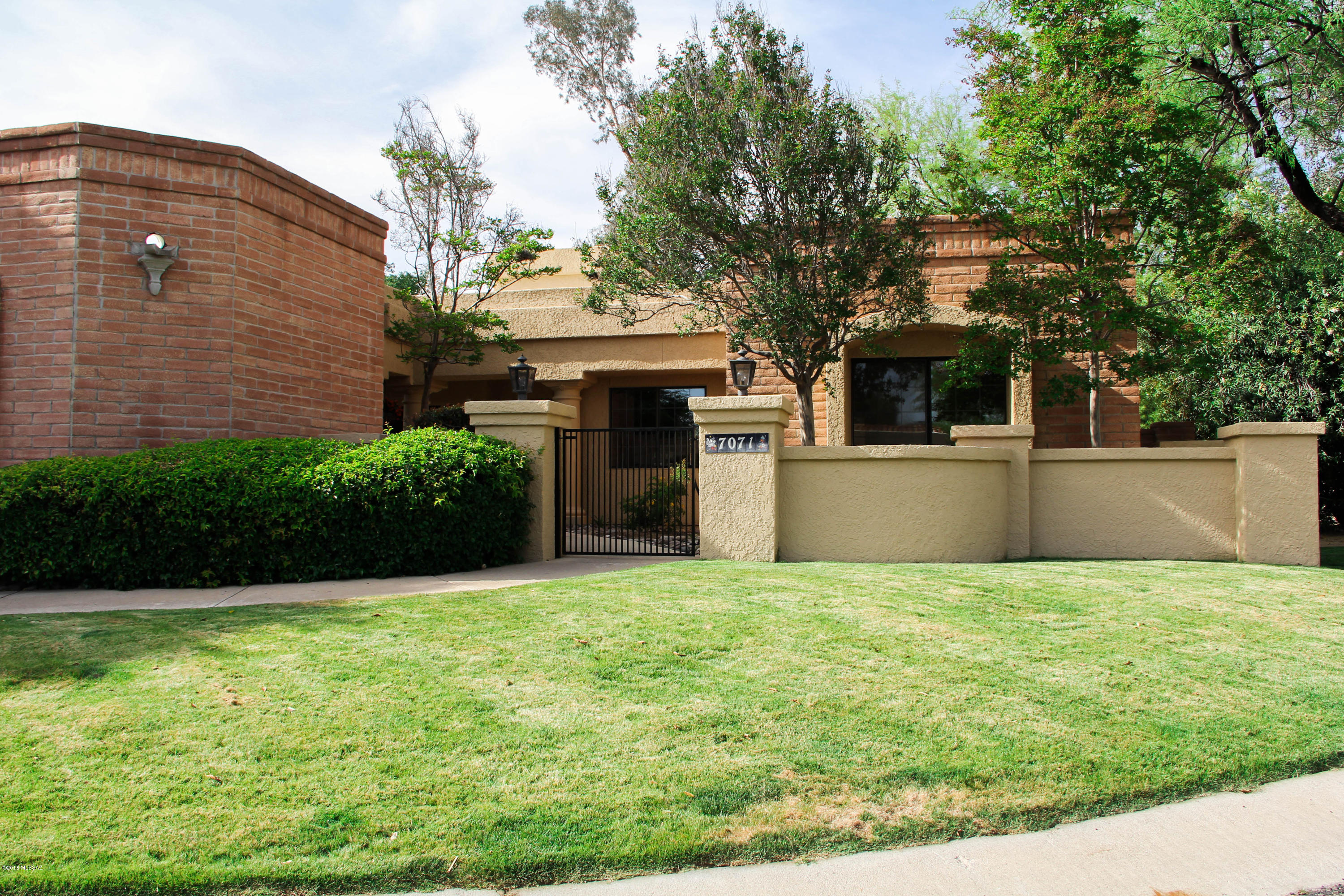 Riverbend - Sabino Canyon Road  (1-97) - Residential