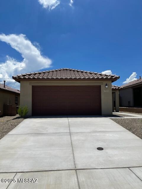 Newer home located in Entrada Del Rio community near I-19, schools, and shopping centers; 1-story KB Home with 1262 square feet 3 beds, 2 full baths and a 2 car garage. One of the best lots in the subdivision, with privacy behind the home! Kitchen features a gas range, beautiful cabinets, and upgraded light fixtures. Double sinks in the master bathroom, shower/tub in hall bathroom, and tile floors throughout with carpet only in the 3 bedrooms. Lots of storage closets, pantry, and large master bedroom closet.

Minimum 1 Year Lease
Tenant pays all utilities
No Smoking inside unit
No Pets
Newly built home!!!
Lots of community amenities: https://ranchosahuarita.com/lifestyle/pools-amenities/ ---------------------------------
$300 OFF FIRST MONTHS RENT!! *with approved application
----------------------------------