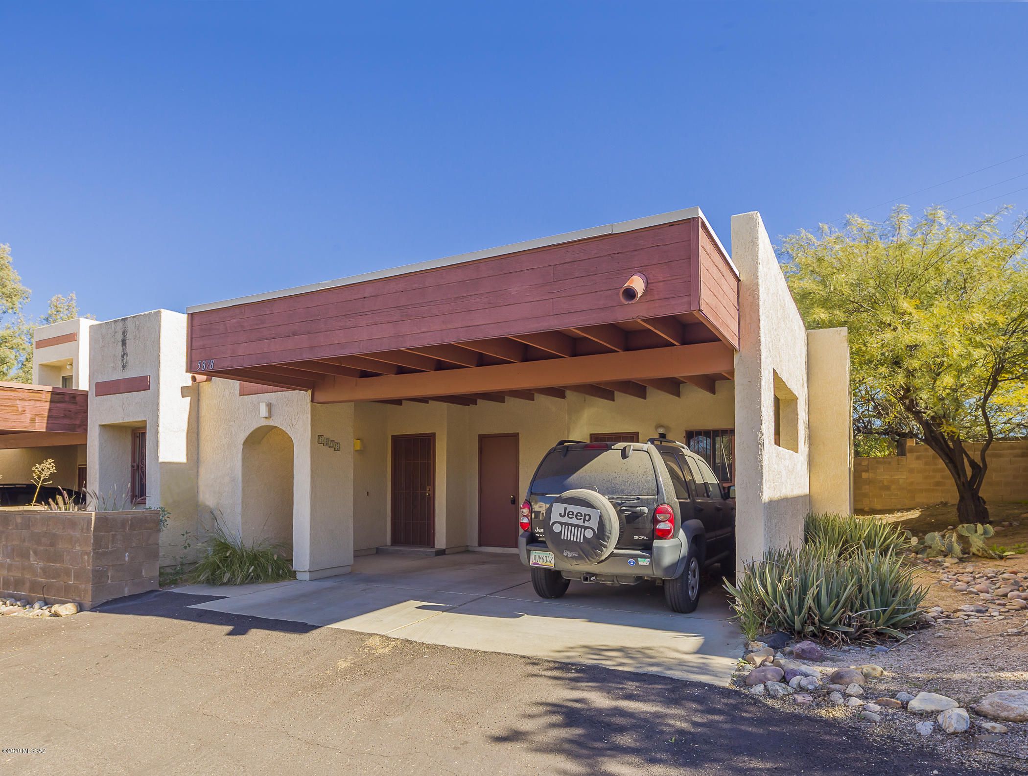 Las Lomitas Townhouses - Residential