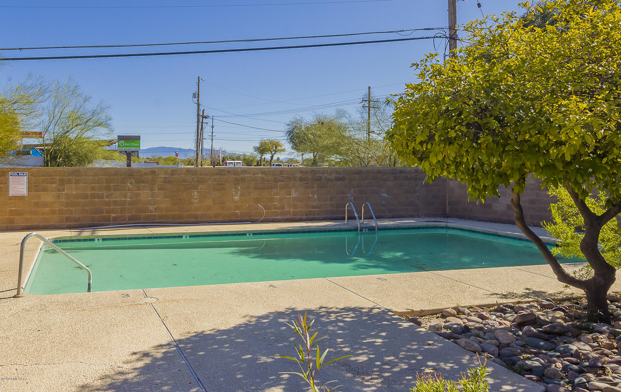 Las Lomitas Townhouses - Residential