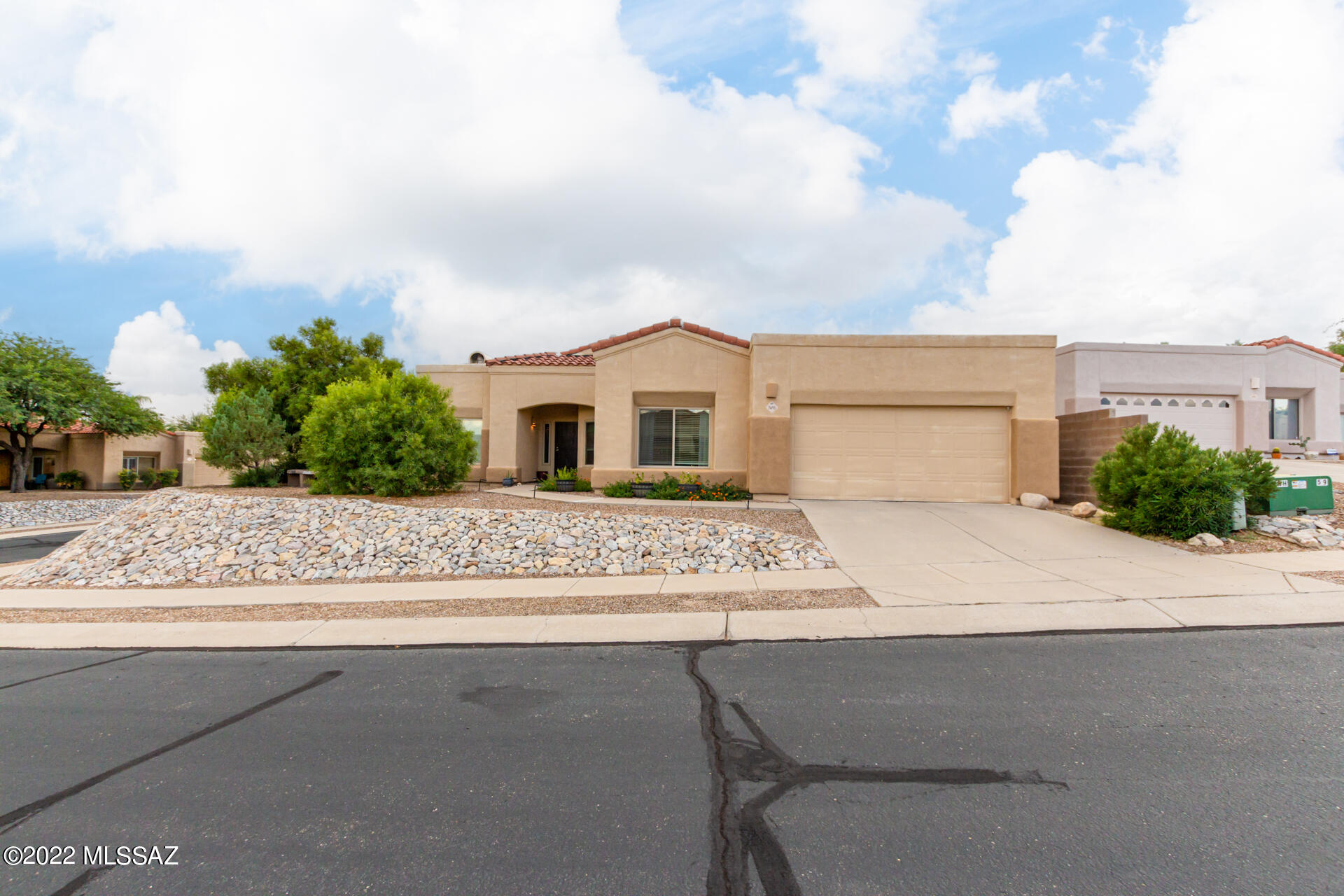 List Range Pricing, Seller will accept or counter offers between $424,900 - $440,000 *** SELLER IS OPEN TO CLOSING CONCESSIONS TO BE APPLIED TOWARDS A RATE BUY DOWN/DISCOUNT POINTS &/OR CLOSING COSTS! This outstanding corner lot surrounded by 2 cul-de-sacs is everthing you've been waiting for! Located on the high side of the hill provides backyard privacy from neighbors & amazing mountain VIEWS! Charming interior has been meticulously maintained featuring vaulted ceilings, open & bright floorplan. Kitchen includes island, plenty of storage, honey oak cabinets, SS appliances & granite countertops. The spacious main bedroom has a door to the backyard, walk-in closet & ensuite with dual sinks. The Backyard has a covered patio & sparkling pool! Plus Den can be easily converted to 4th bedroom.