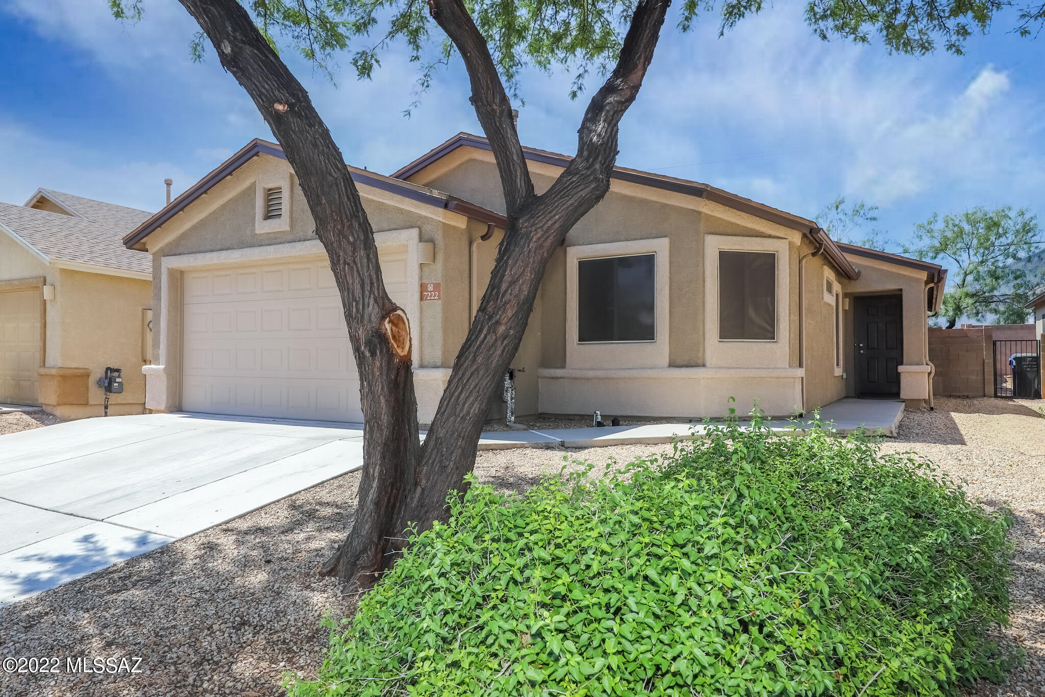 This Is It! Bright and Open 4 Bed / 2 Bath Home features Tile Throughout, updated stainless appliances, and fitted blinds in every room. 4th bedroom off Living Area makes a great flex space, as a den or office. Screened-in back patio offers retreat during Tucson summers. New Washer/Dryer convey. NEW AC 2021, NEW ROOF 2022. Water softener installed 2020. Solar on home keeps energy costs low! Quick access to I-10, shopping and dining.. Welcome Home!