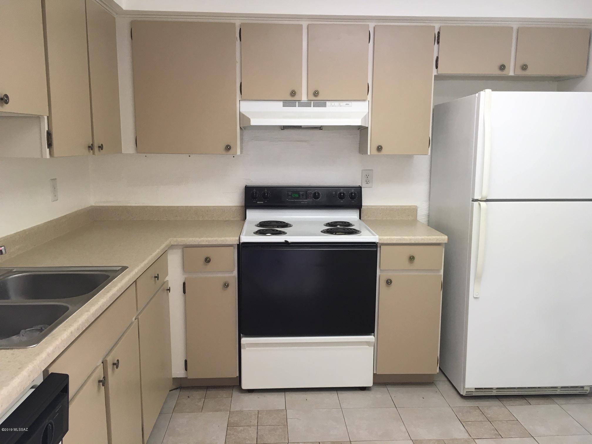 Villa Paraiso (1-67) - Residential Lease