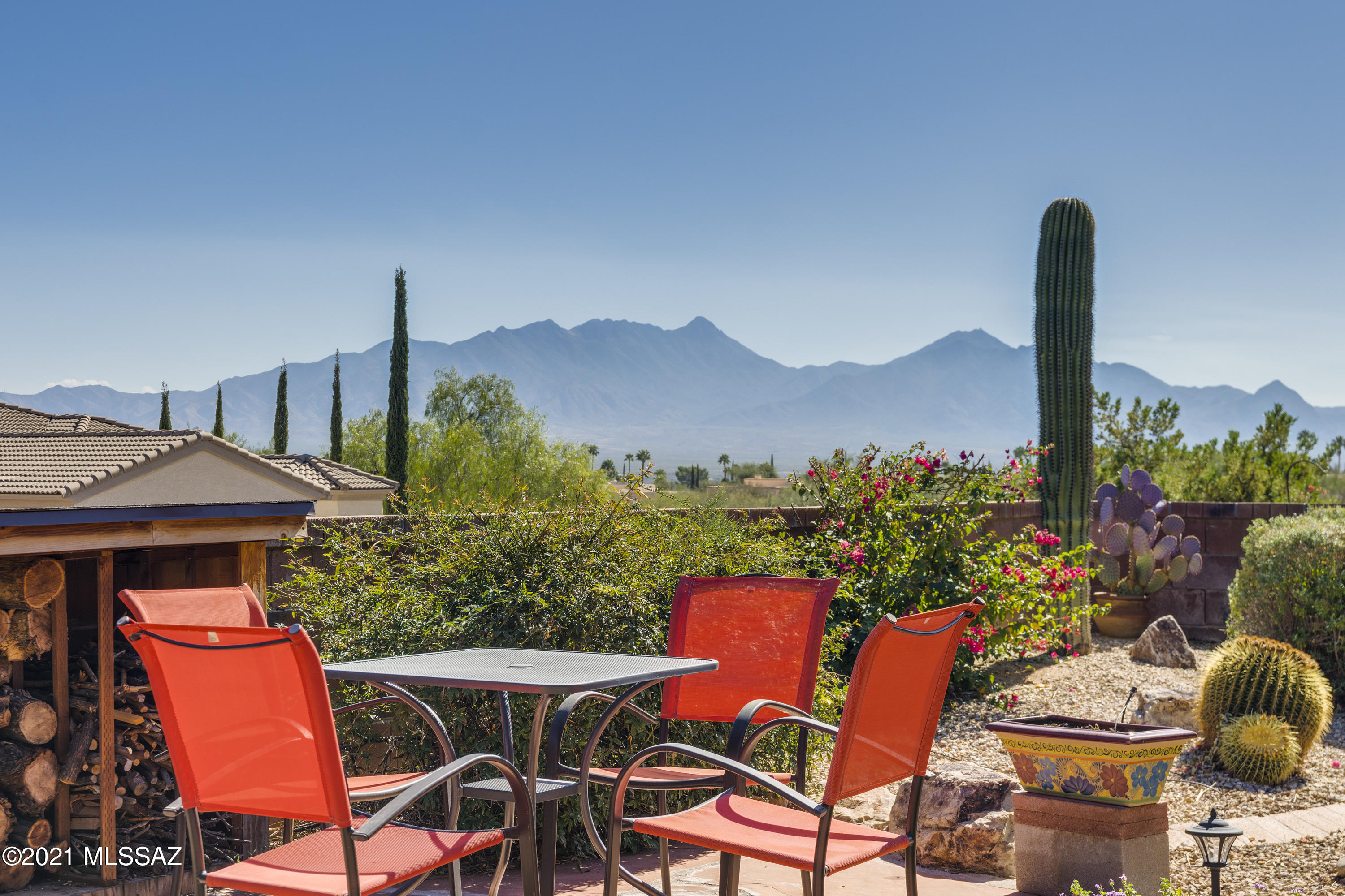 Fantastic views of the Santa Rita Mts. from this beautifully updated home. Features include new Pella windows on the east side of the home, new HVAC 2019, new h2o heater in 2019, New kitchen and laundry appliances 2019-2020, new hardwood floors in living room 2020, new hot tub 2018 and more...Wonderful open floor plan w/chef's kitchen, island eating bar and abundant cabinets, split bedrooms and spacious den. The garage has lots of space for workshop. Most outdoor furnishings including custom made portable bar, hot tub and most furniture to stay. Custom made entertainment center, tv, surround sound and 8 speakers to stay.
This home is conveniently located near
restaurants, walking trails, GVR center and shopping. A perfect home for entertaining!