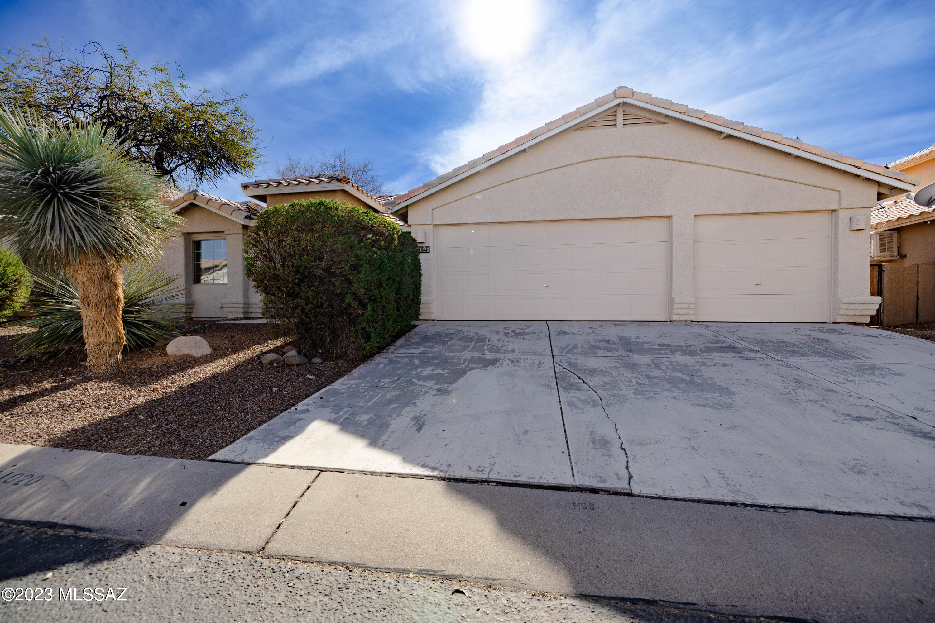 This 4 bed 2 bath home with a 3 car garage is conveniently located in Oro Valley. This home offers a split bedroom floor plan, formal dining and living area, family room and tile throughout. The primary bedroom features access to the backyard as well as a soaking tub and separate shower. Enjoy the gorgeous pool in your landscaped backyard with brick pavers leading to a gazebo and mature plants.