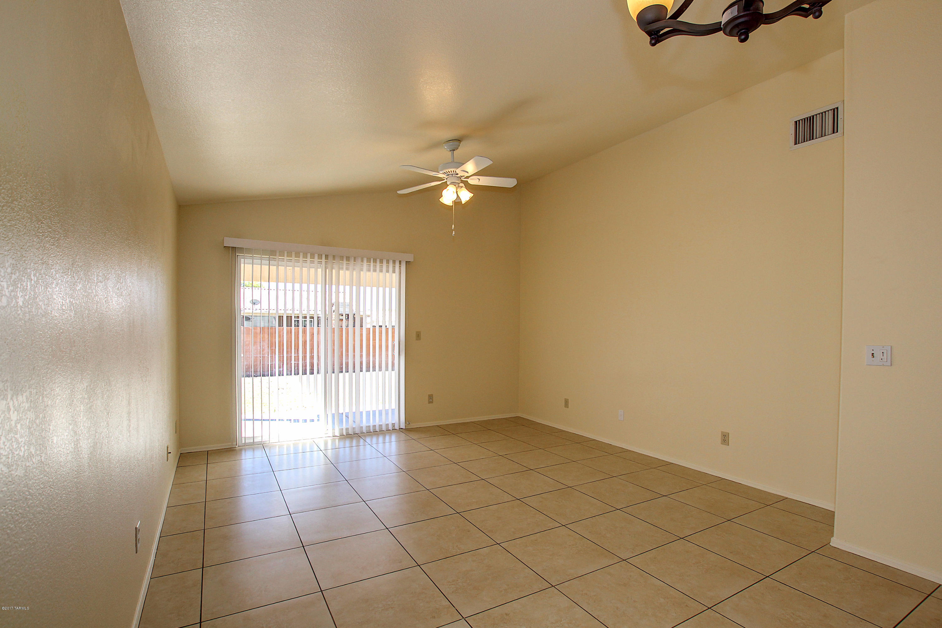 Hacienda Del Oro (1-78) - Residential