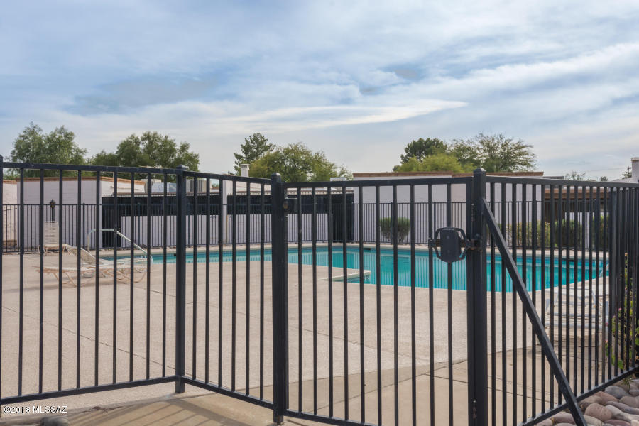 McCormick Place Twnhms Blk II (1-114) - Residential