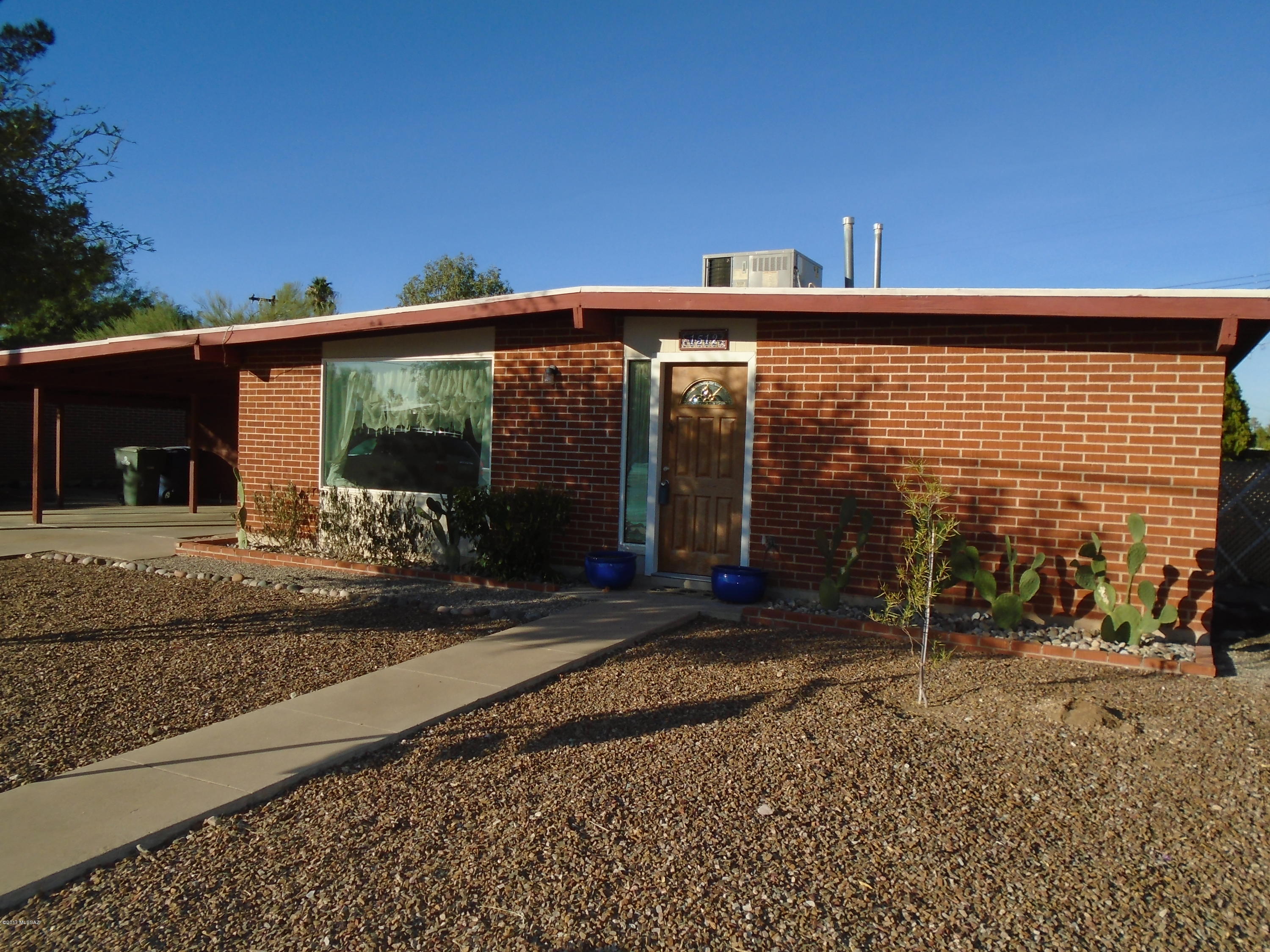 Charming 2 bedroom home located on large lot. Spacious living room has great views of the mountains and opens to kitchen and dining area..ALL appliances stay..2 car carport..nice large covered patio in rear..a/c for your comfort..dual pain windows.Ceramic tile thru-out.